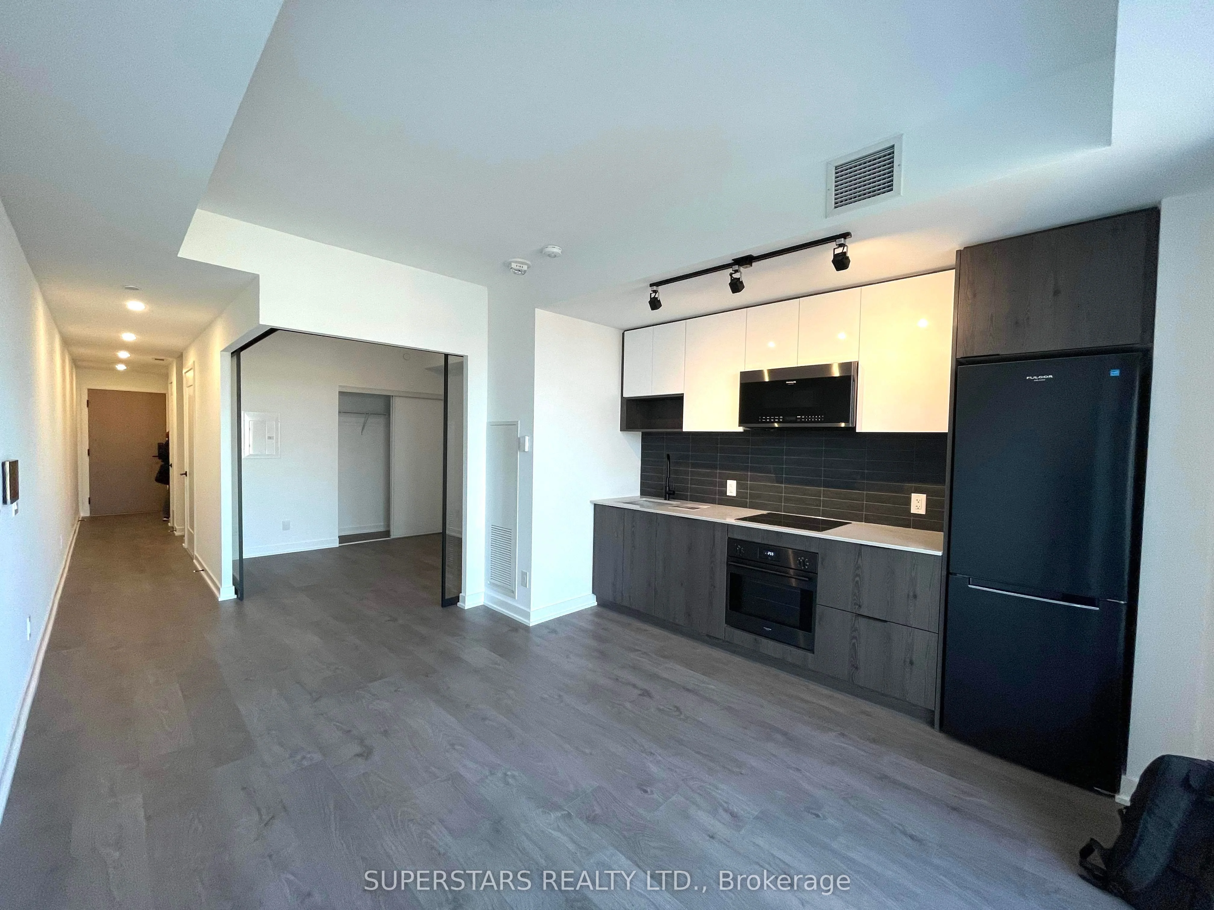 5 Defries Street 608, Toronto C08, ON M5A 3R4