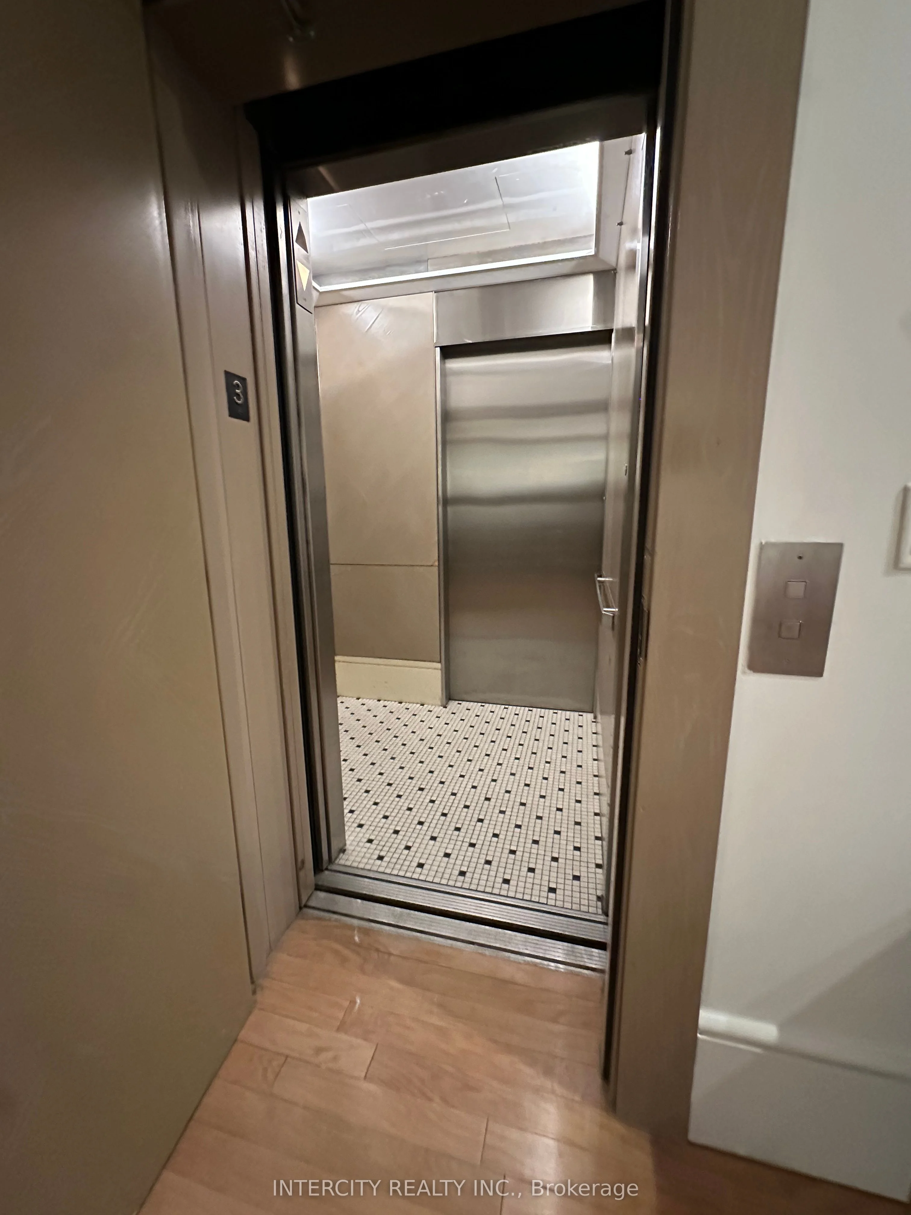 336 Davenport Road 302, Toronto C02, ON M5R 1K6