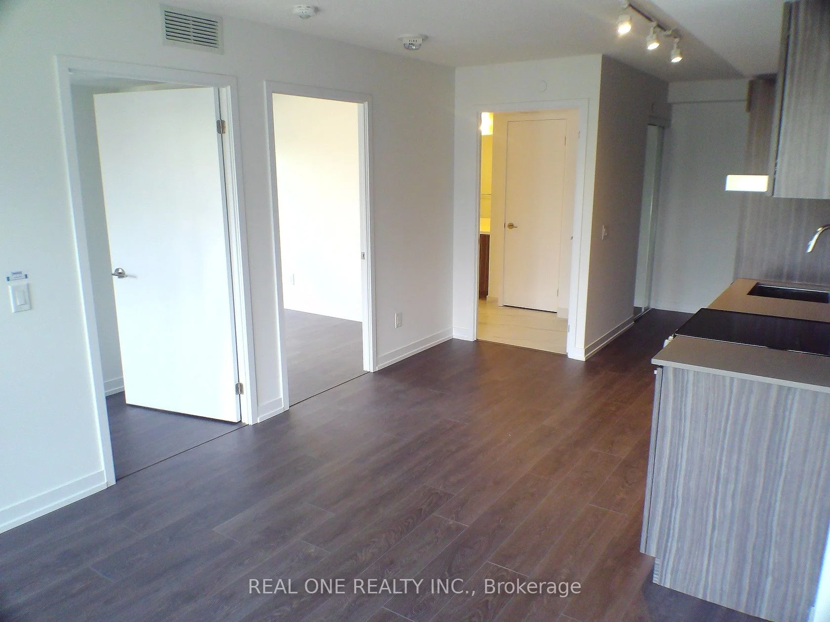 219 Dundas Street E 911, Toronto C08, On M5a 0v1