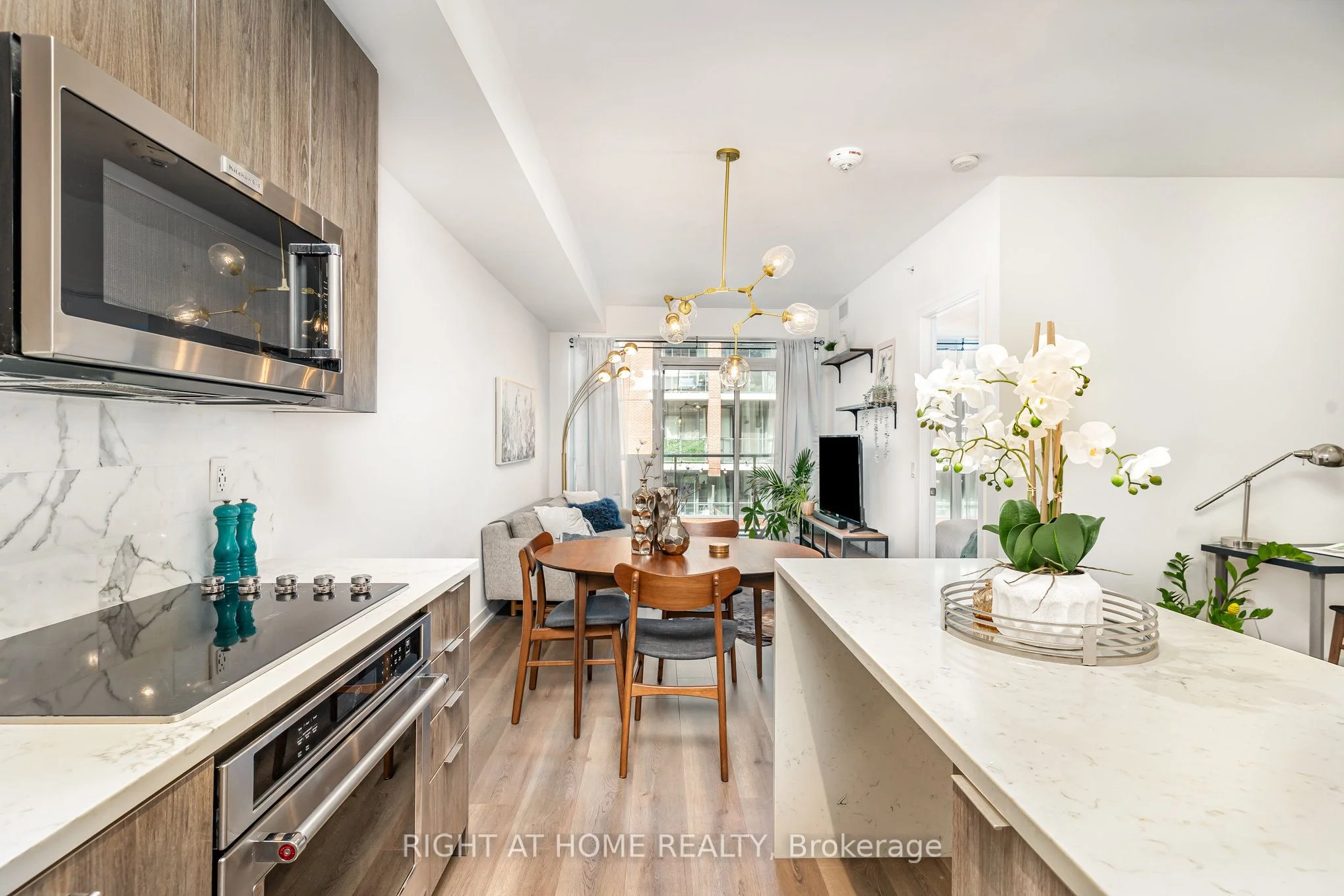 38 Iannuzzi Street 531, Toronto C01, ON M5V 0S2
