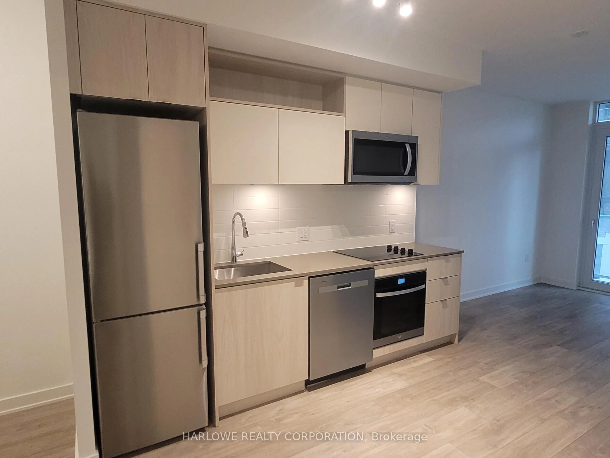 100 Dalhousie Street 1011, Toronto C08, On M5b 0c7
