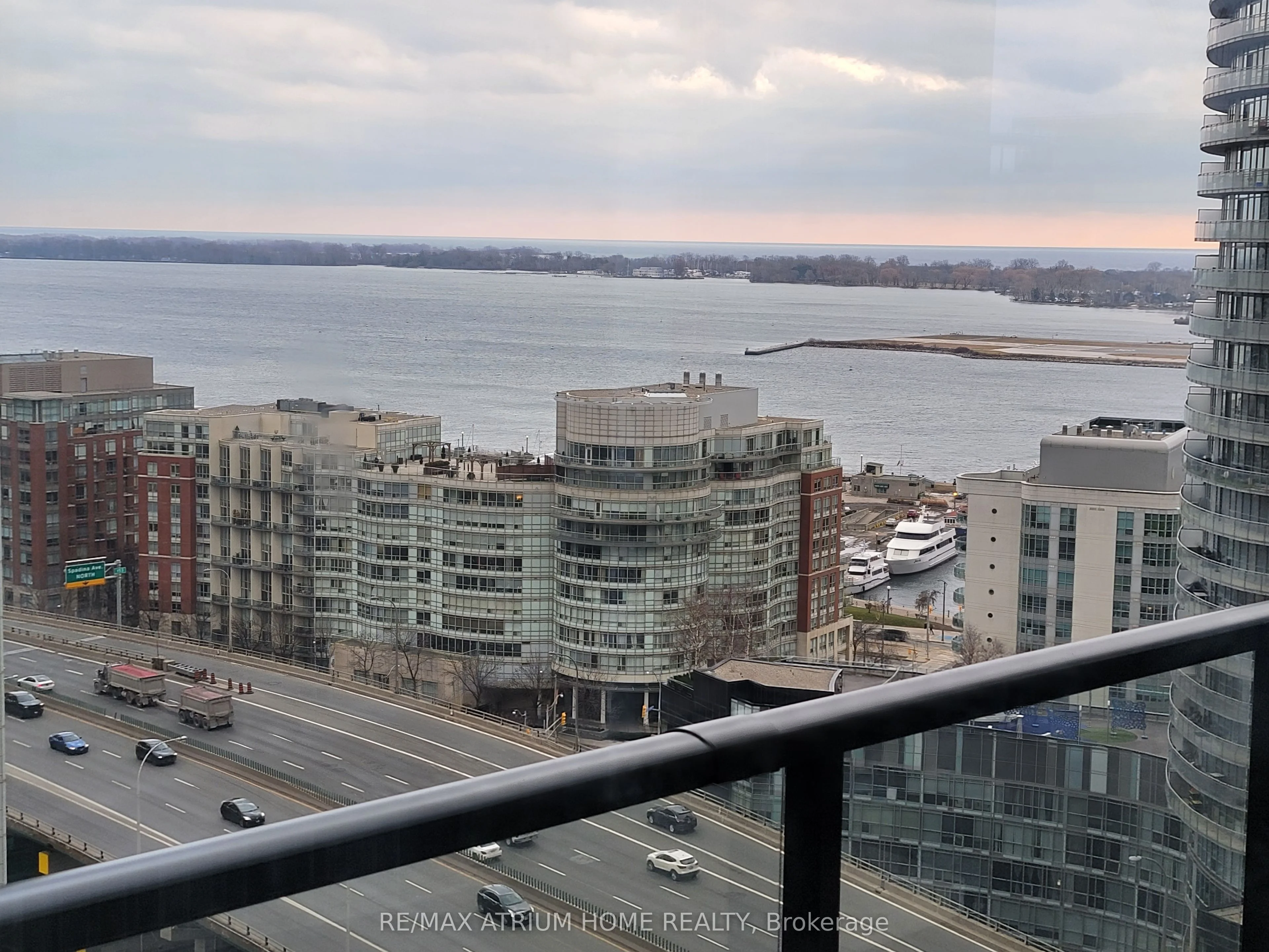 70 Queens Wharf Road 2210, Toronto C01, ON M5V 0J2