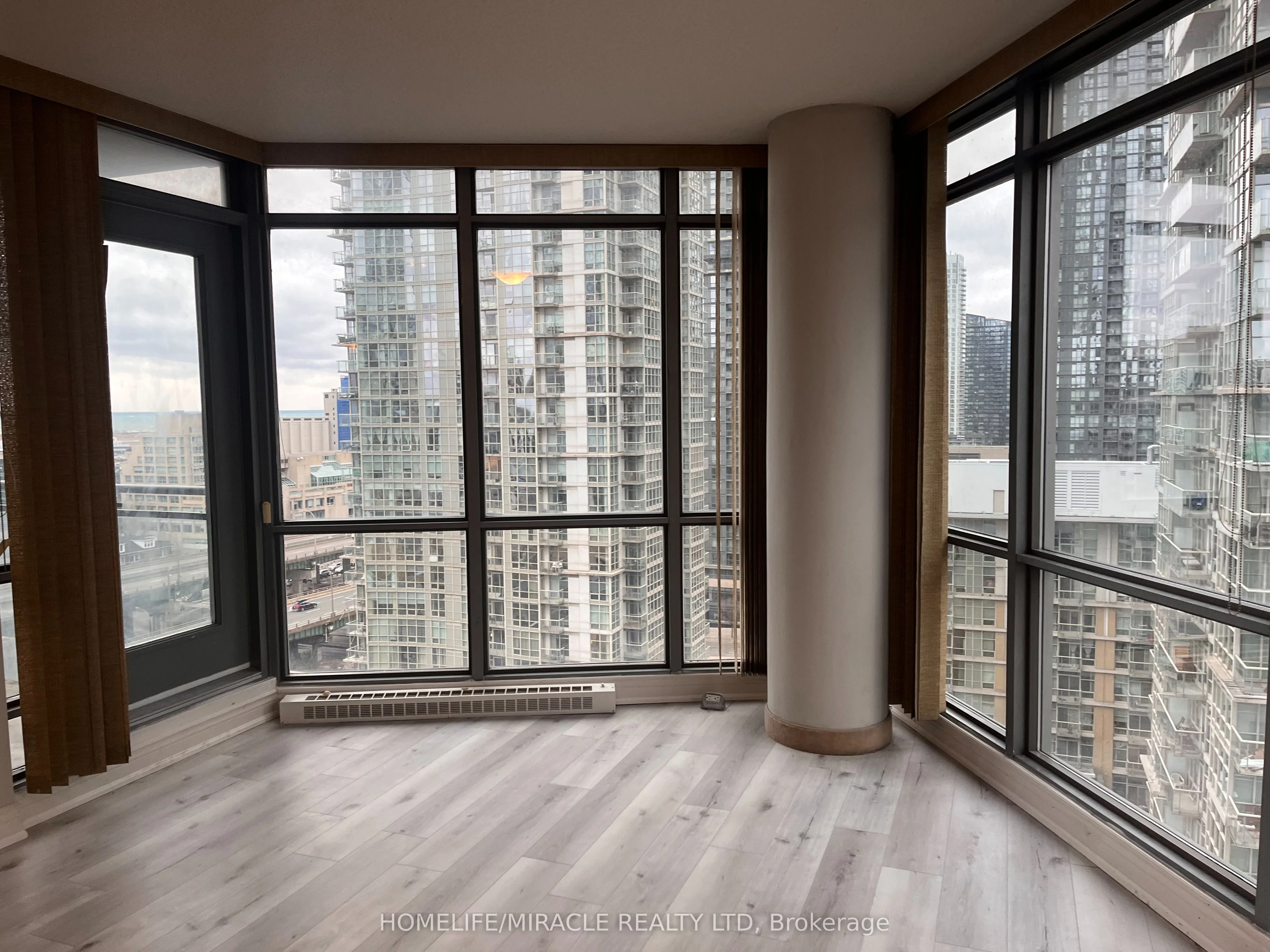 3 Navy Wharf Court 1603, Toronto C01, ON M5V 3V1