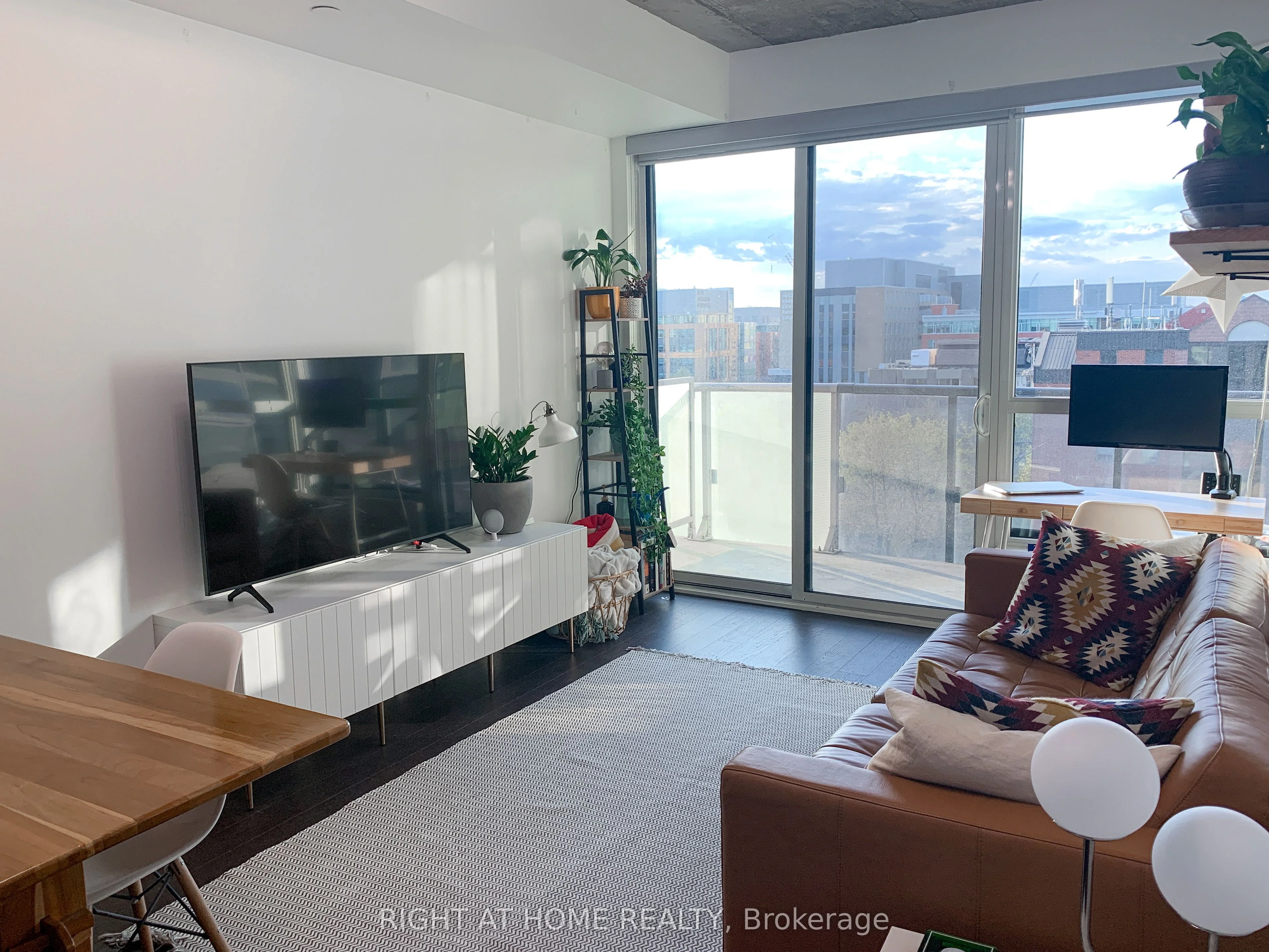 1030 King Street W 834, Toronto C01, ON M6K 3N3