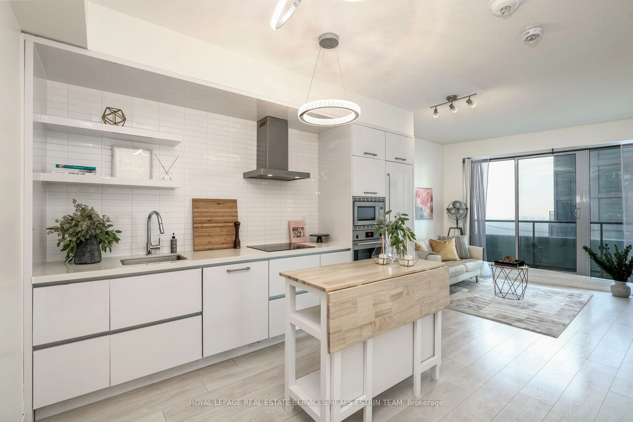 2221 Yonge Street 4204, Toronto C10, ON M4S 2B4