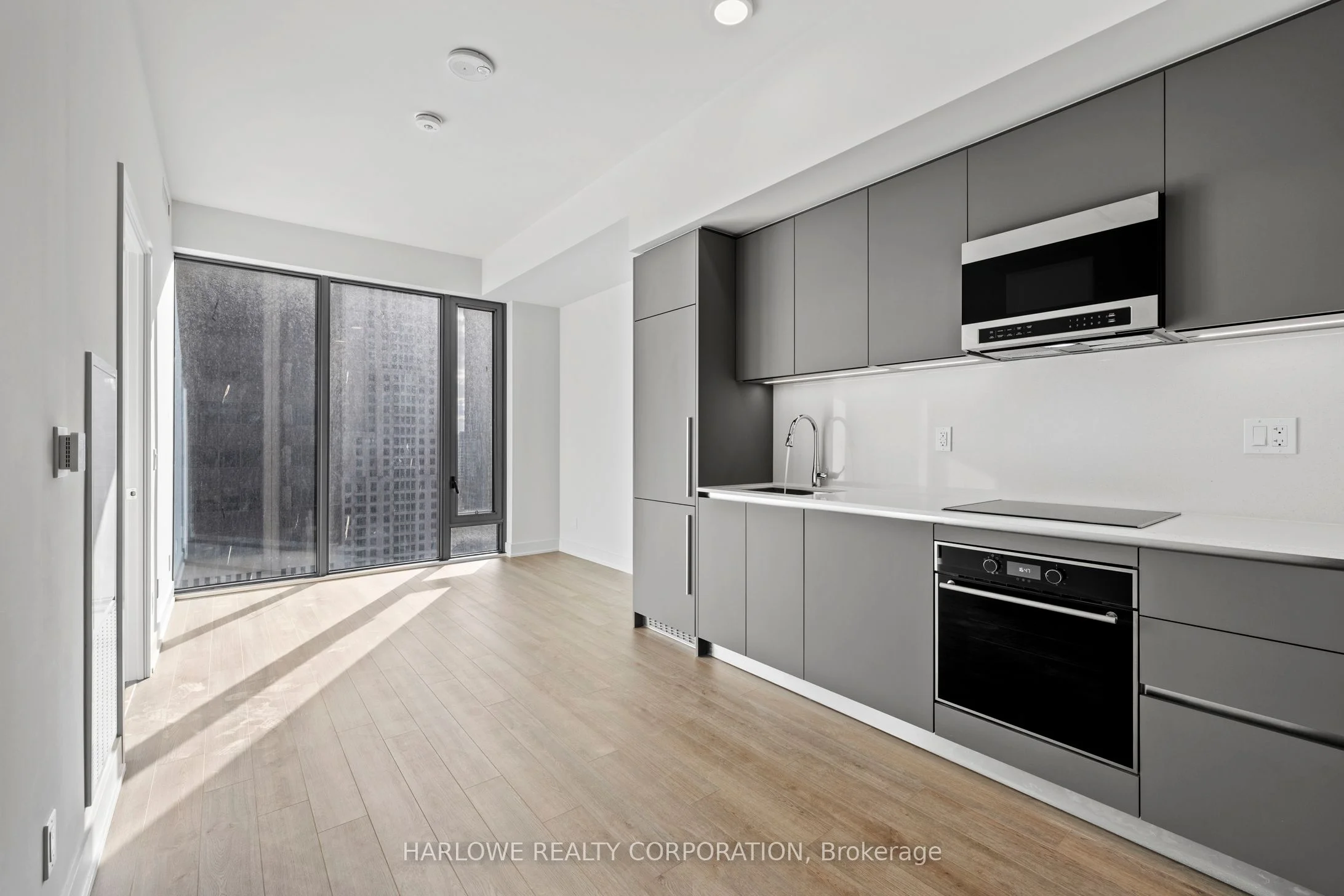 8 Cumberland Street 2904, Toronto C02, On M4w 0b6