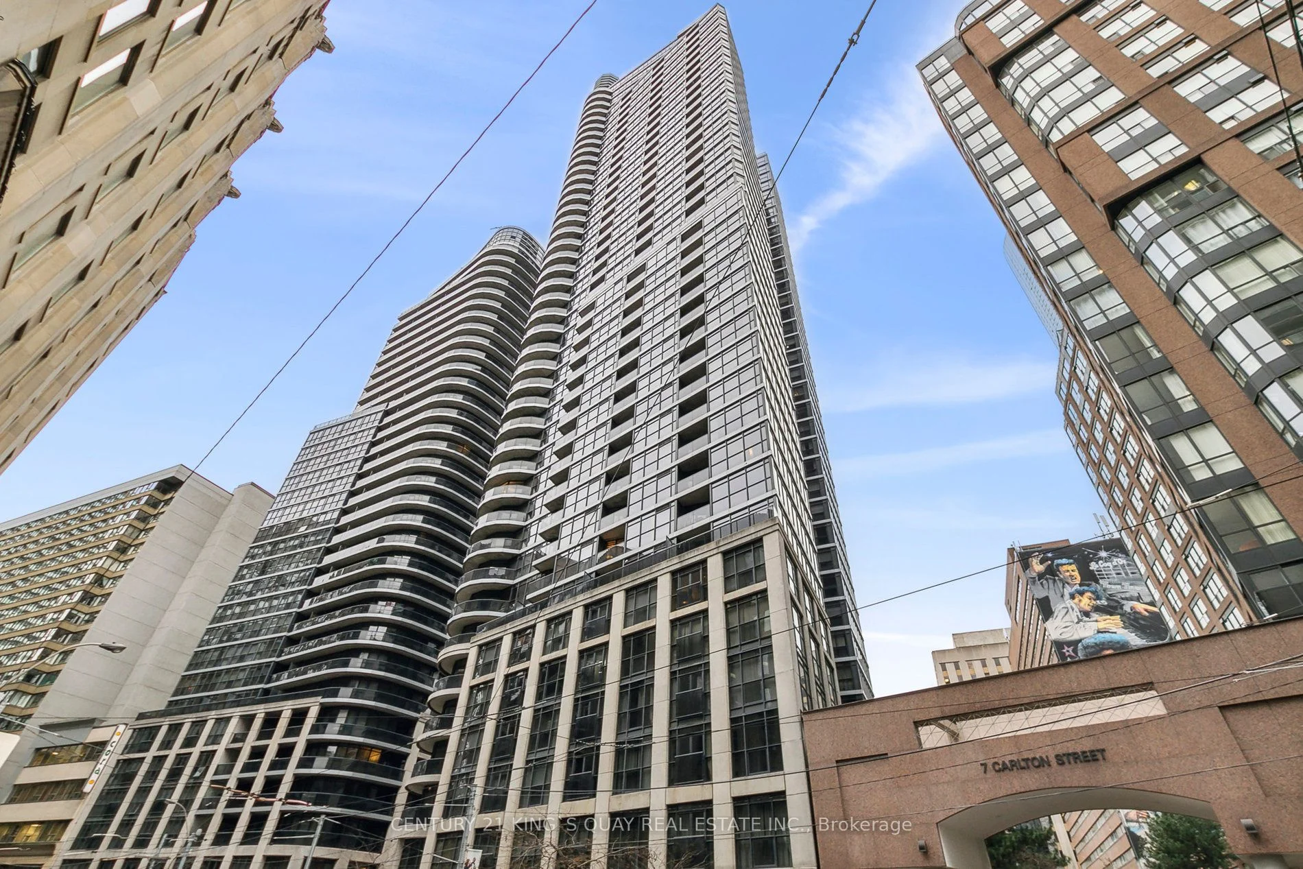 21 Carlton Street 2004, Toronto C08, ON M5B 1L3
