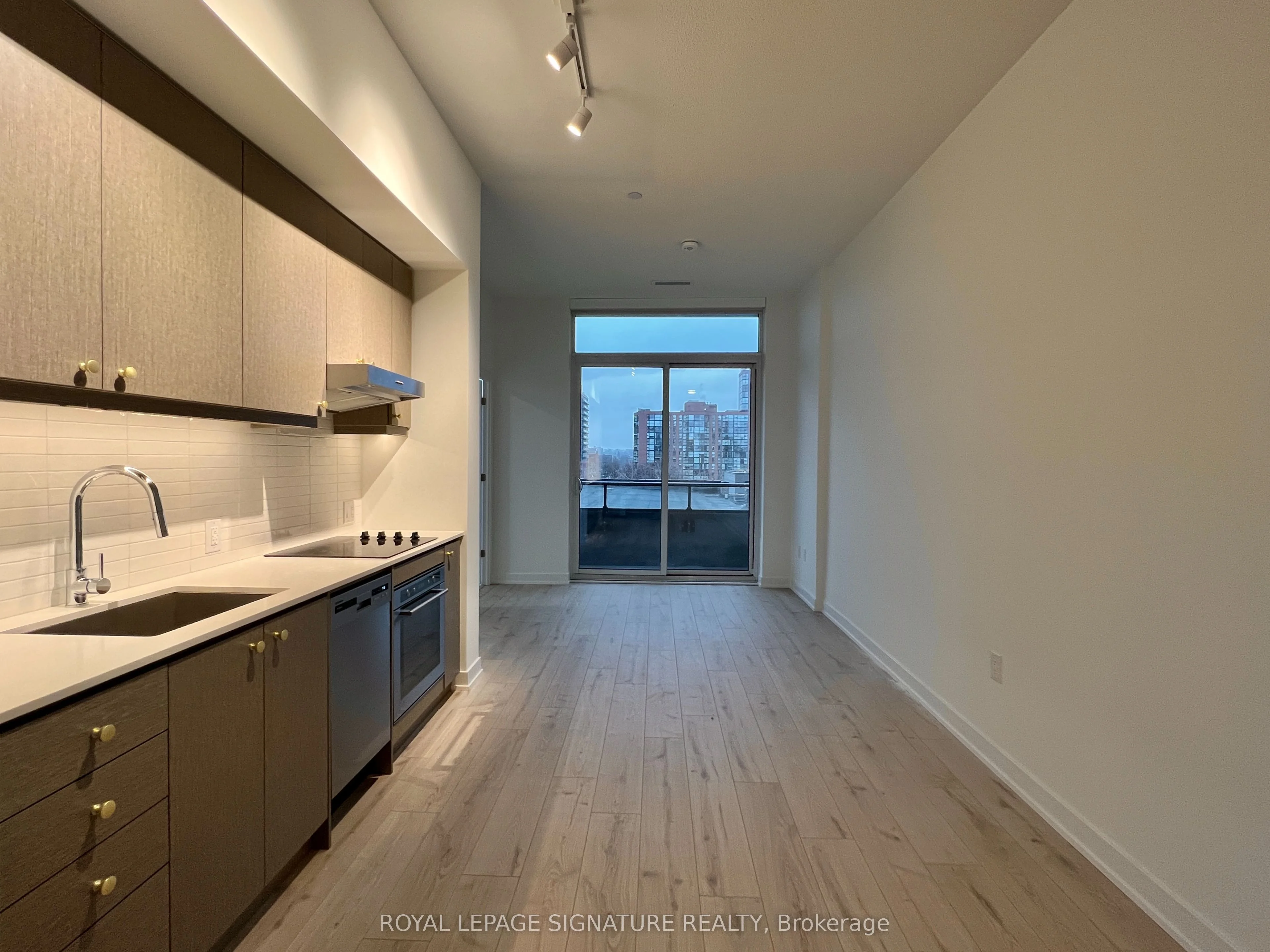 9 Tecumseth Street #605, Toronto C01, ON M5V 0S5