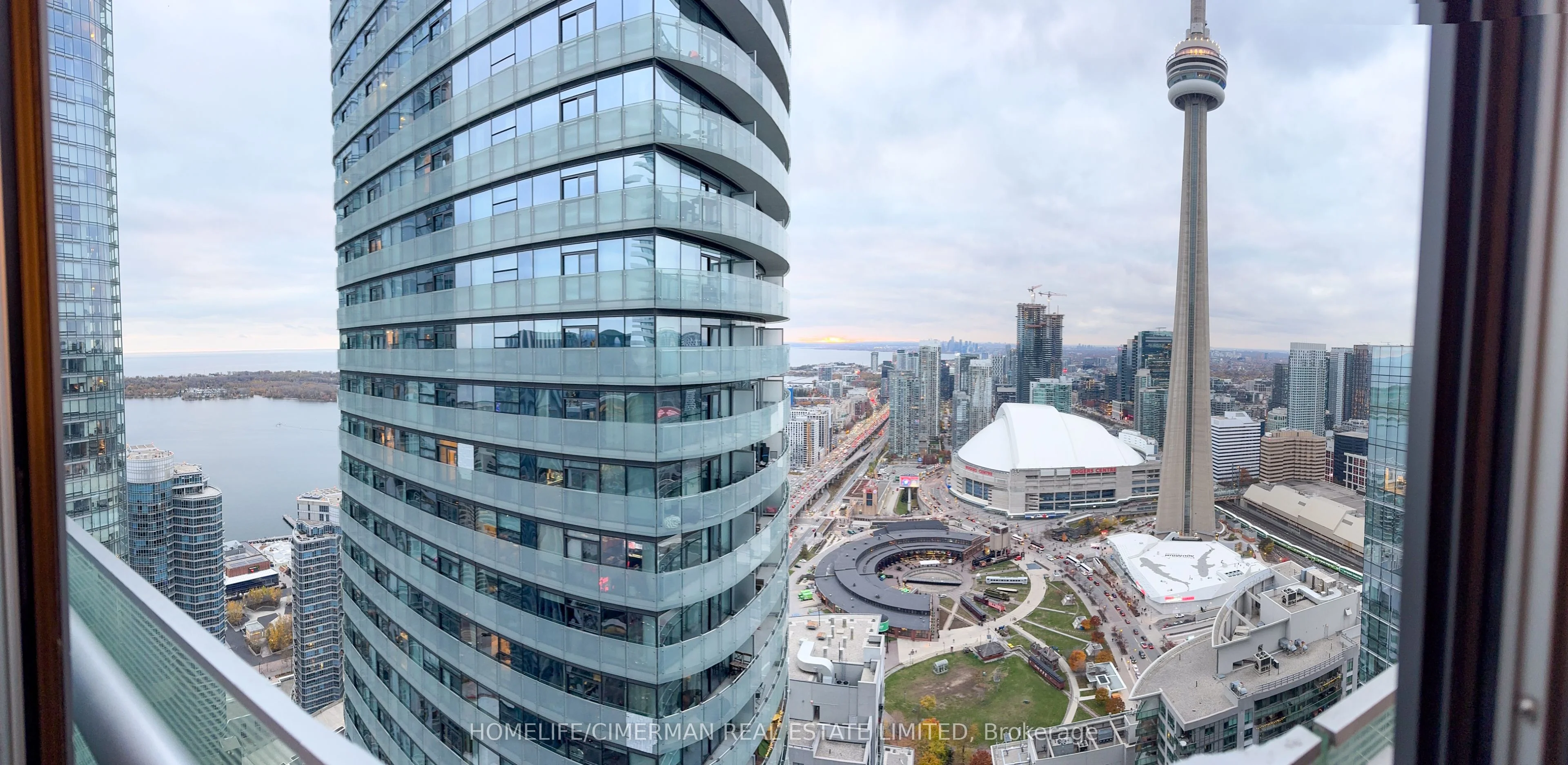 14 York Street 4806, Toronto C01, ON M5J 0B1