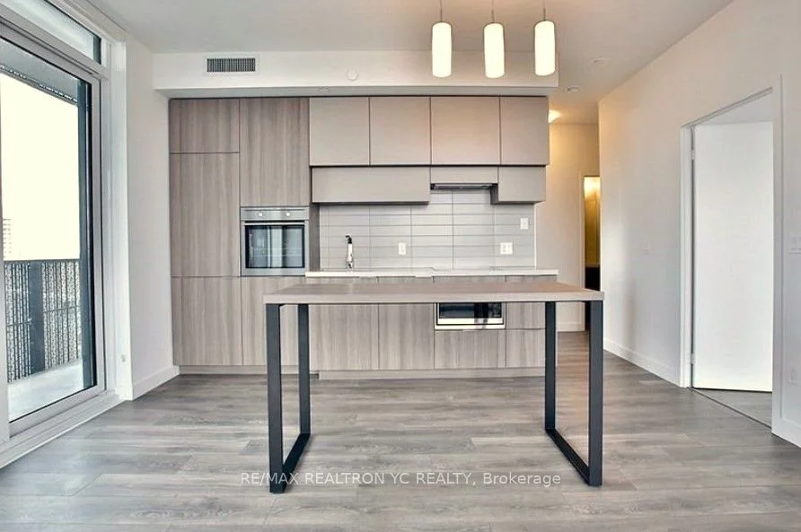8 Eglinton Avenue E 3702, Toronto C10, ON M4P 0C1