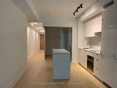 7 Grenville Street 802, Toronto C01, On M4y 0e9