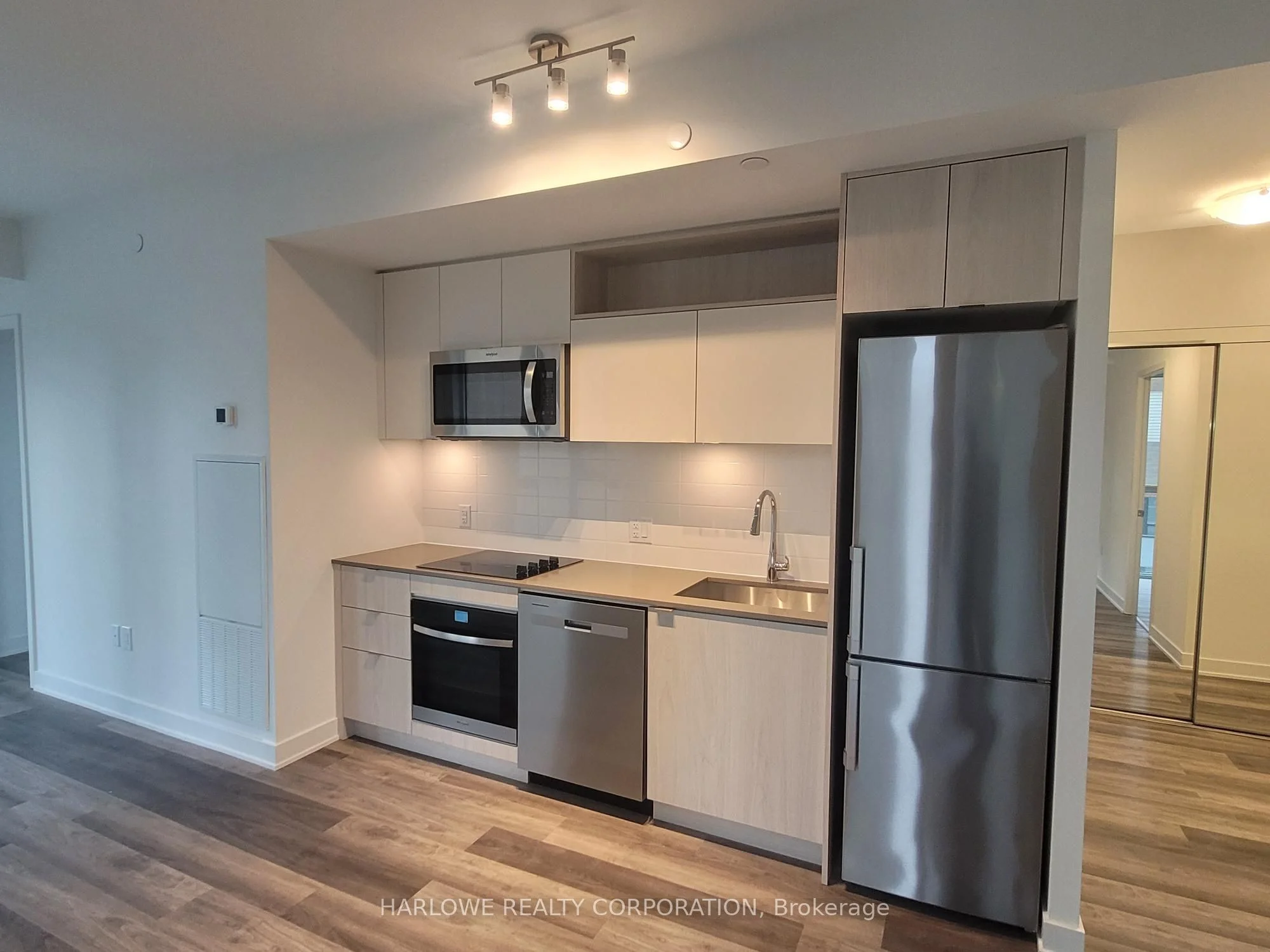 100 Dalhousie Street 1607, Toronto C08, On M5b 0c7