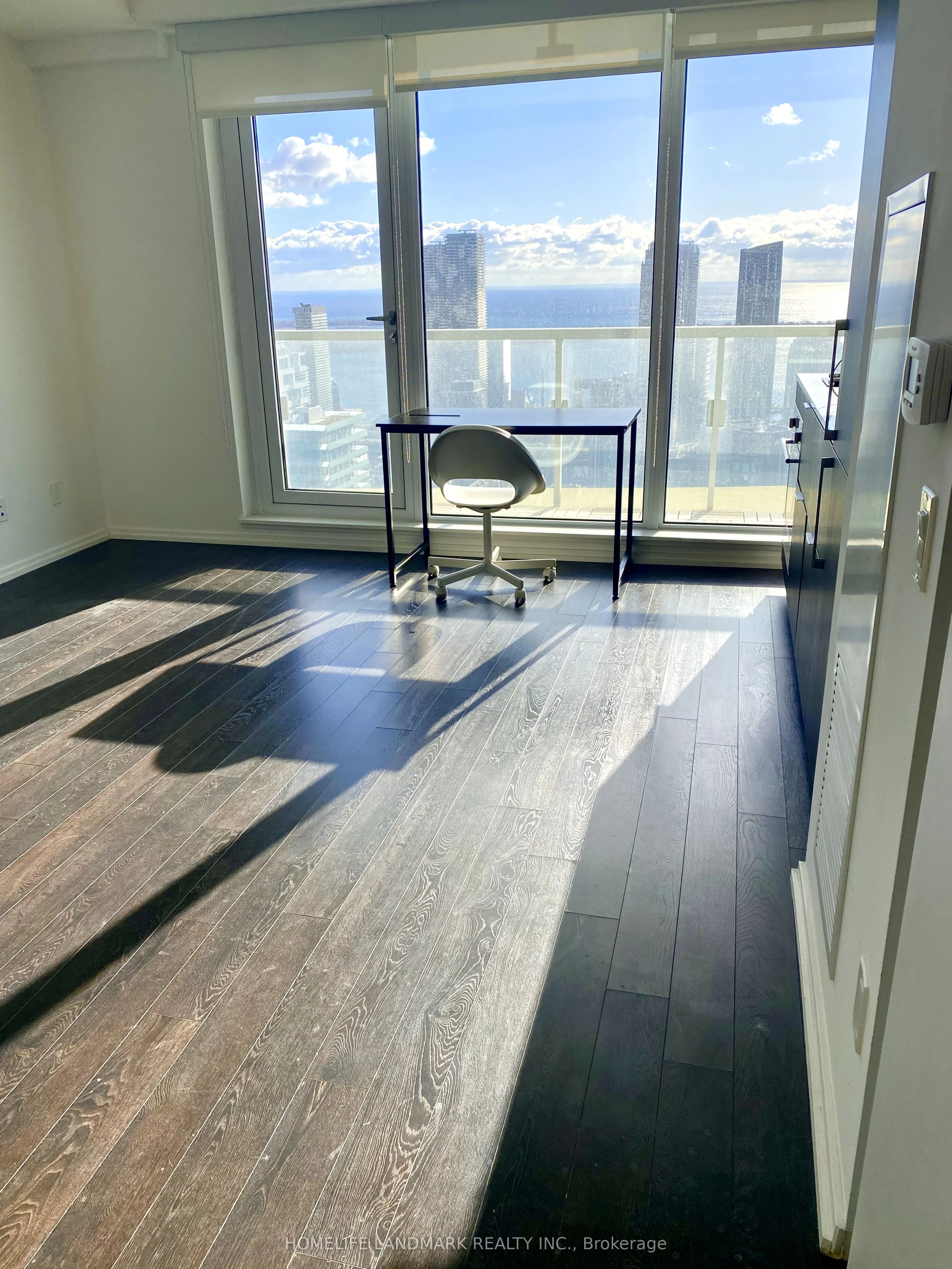197 Yonge Street 5208, Toronto C08, On M5b 1m4