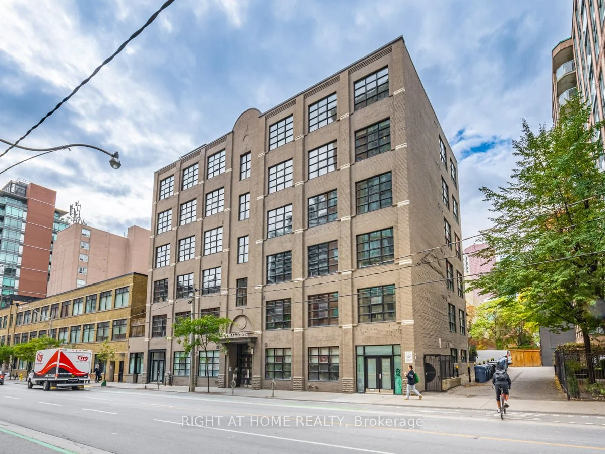 90 Sherbourne Street 205, Toronto C08, ON M5R 2R1