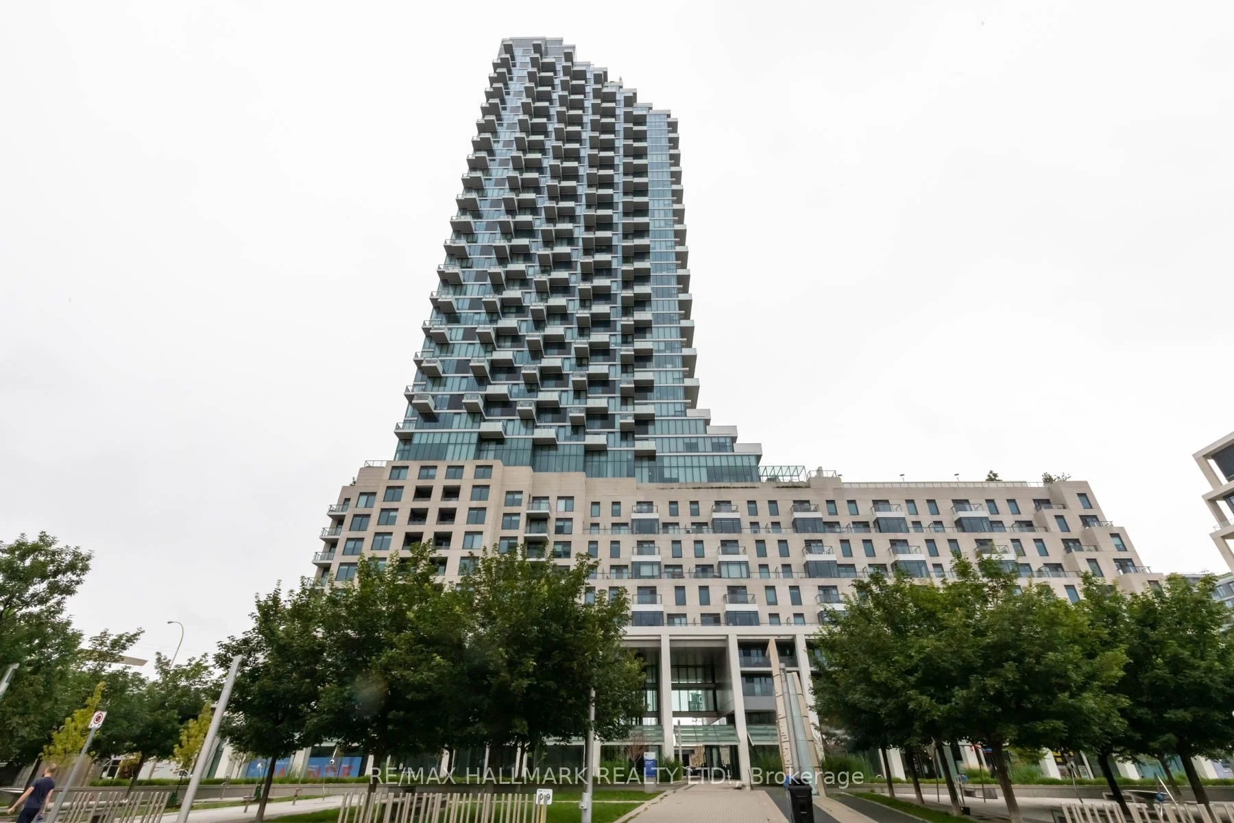 12 Bonnycastle Street 902, Toronto C08, On M5a 3y4