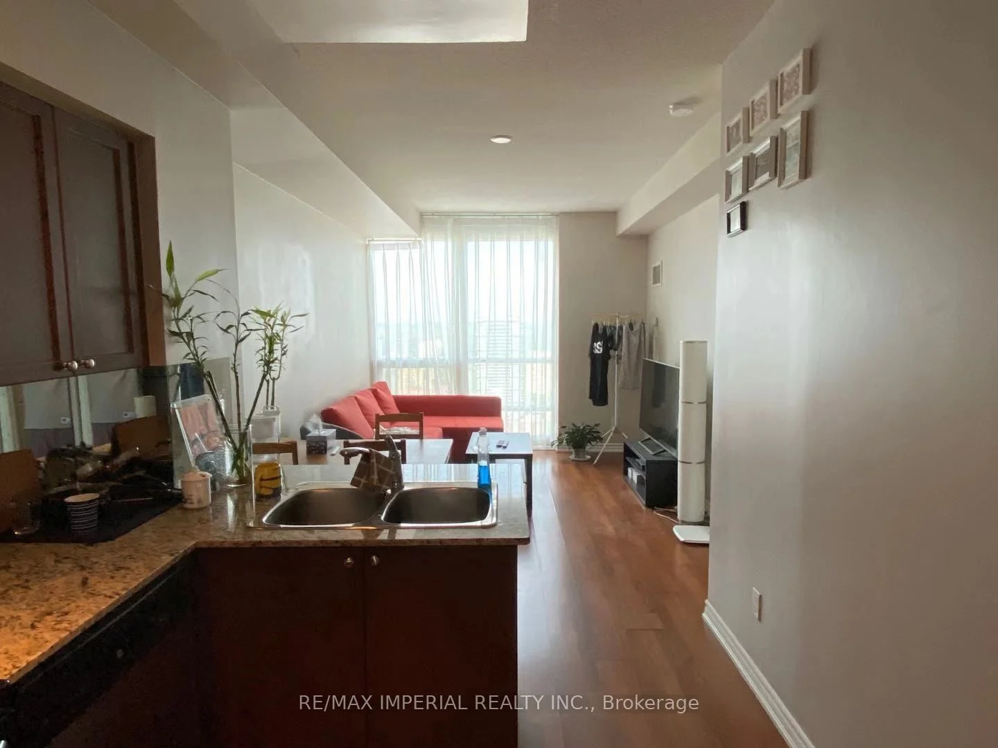 761 Bay Street 3304, Toronto C01, ON M5G 2R2