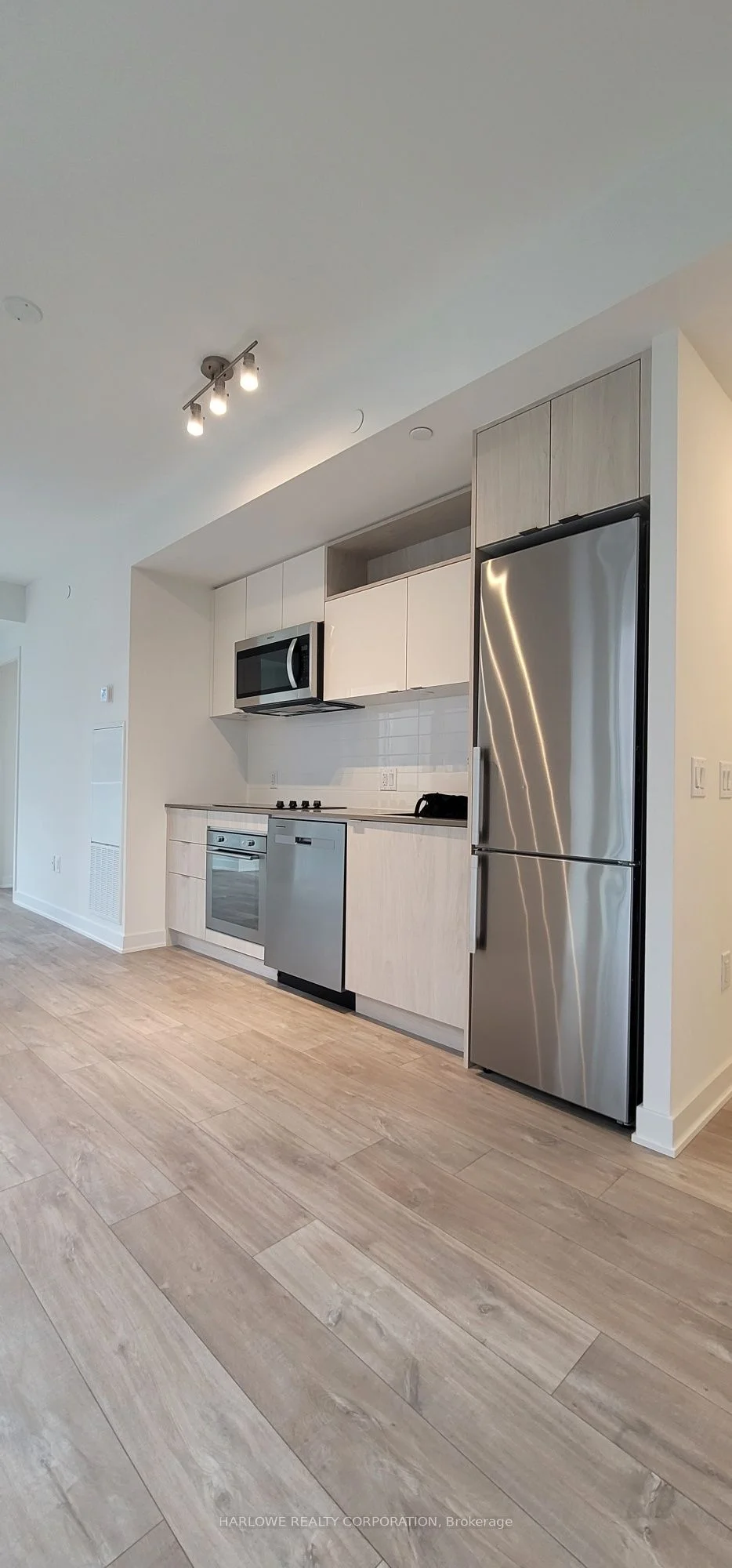 100 Dalhousie Street 807, Toronto C08, On M5b 0c7
