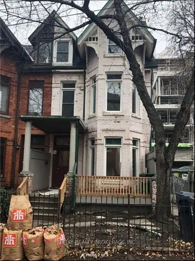76 Henry Street 204, Toronto C01, On M5t 1x2
