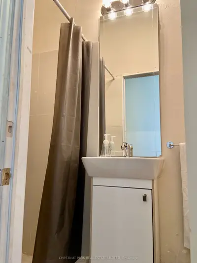 1066 Yonge Street 32, Toronto C02, On M4w 2l4