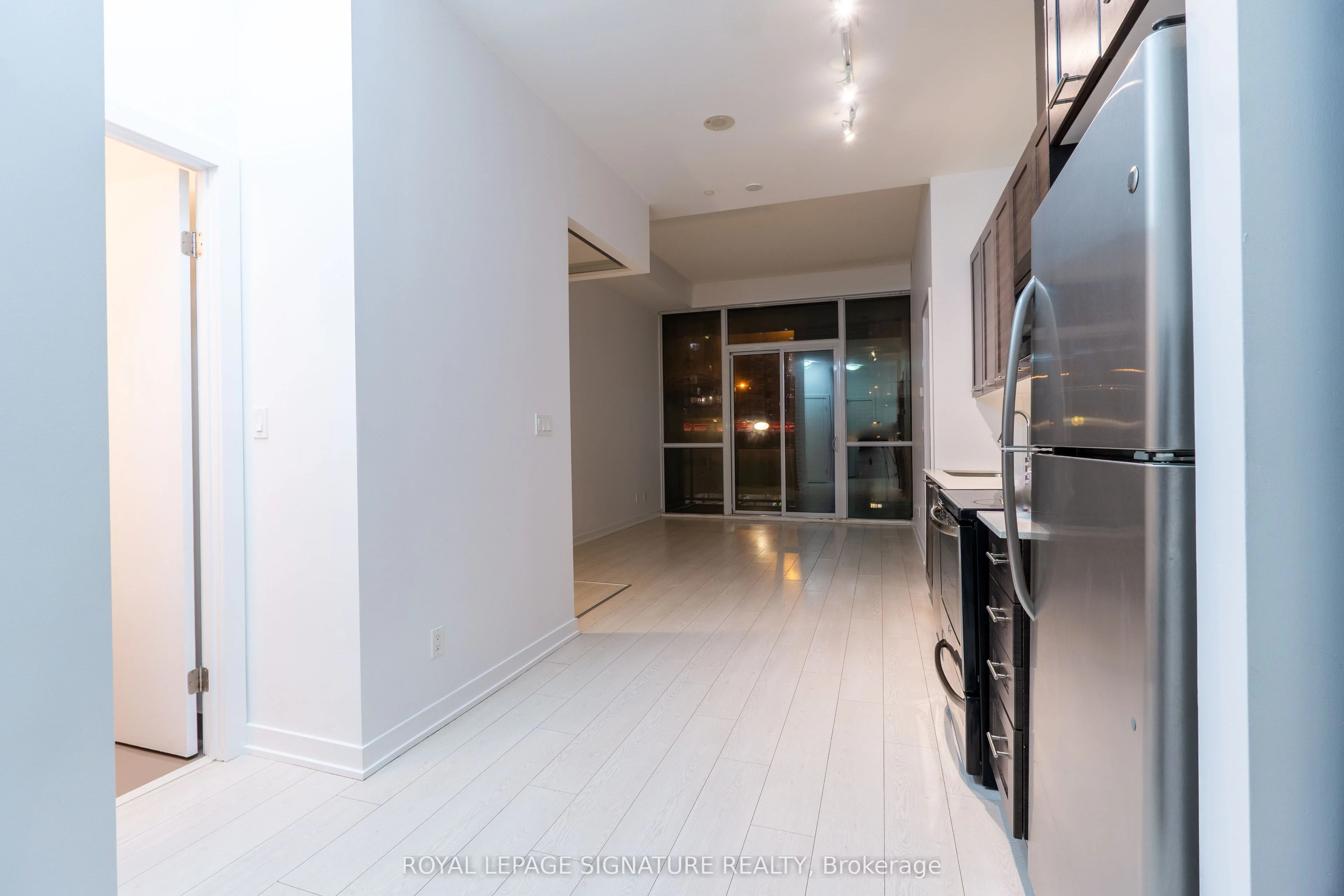 20 Bruyeres Mews 629, Toronto C01, ON M5V 0G8