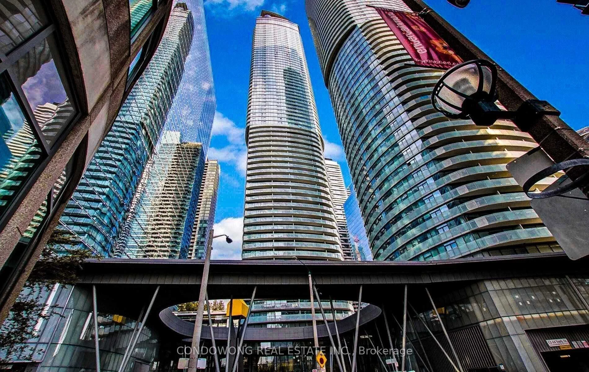 14 York Street 712, Toronto C01, On M5j 0b1