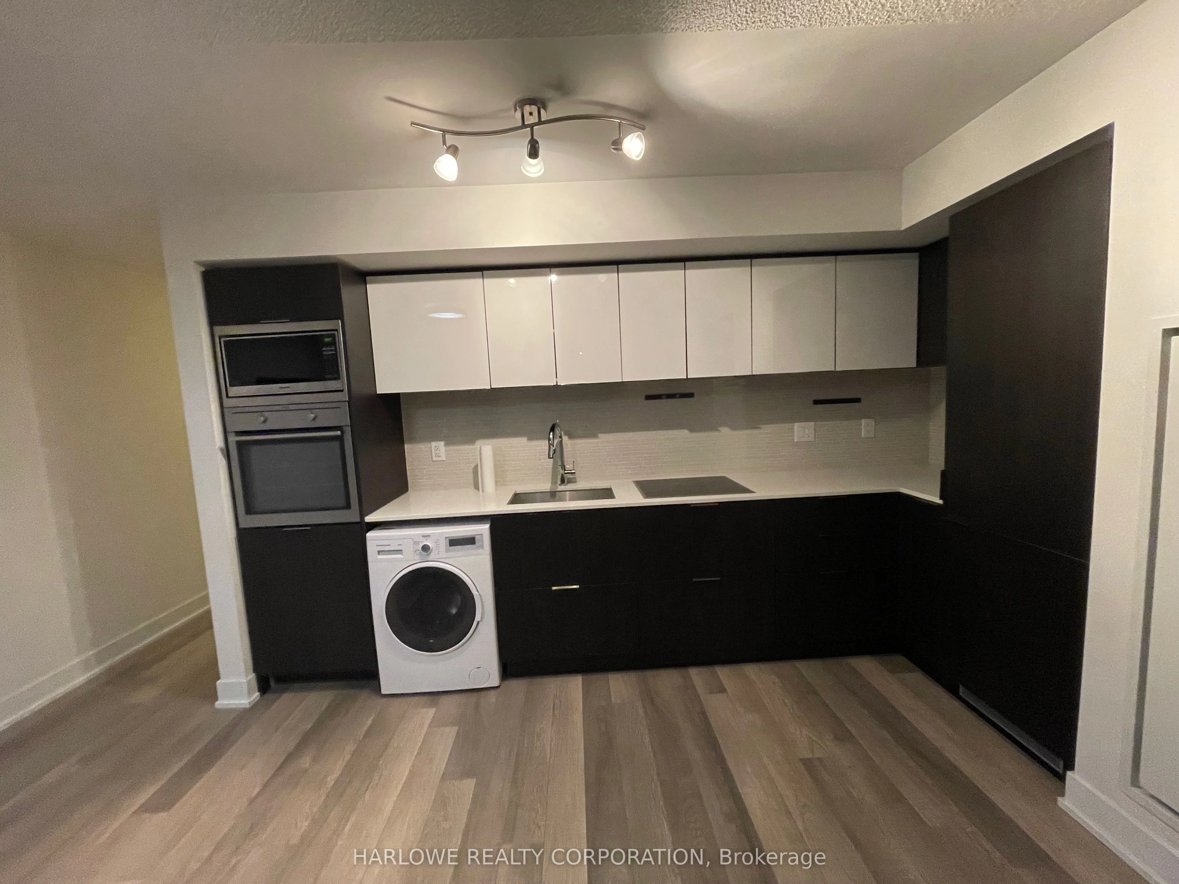 318 Richmond Street W 609, Toronto C01, ON M5V 1X2