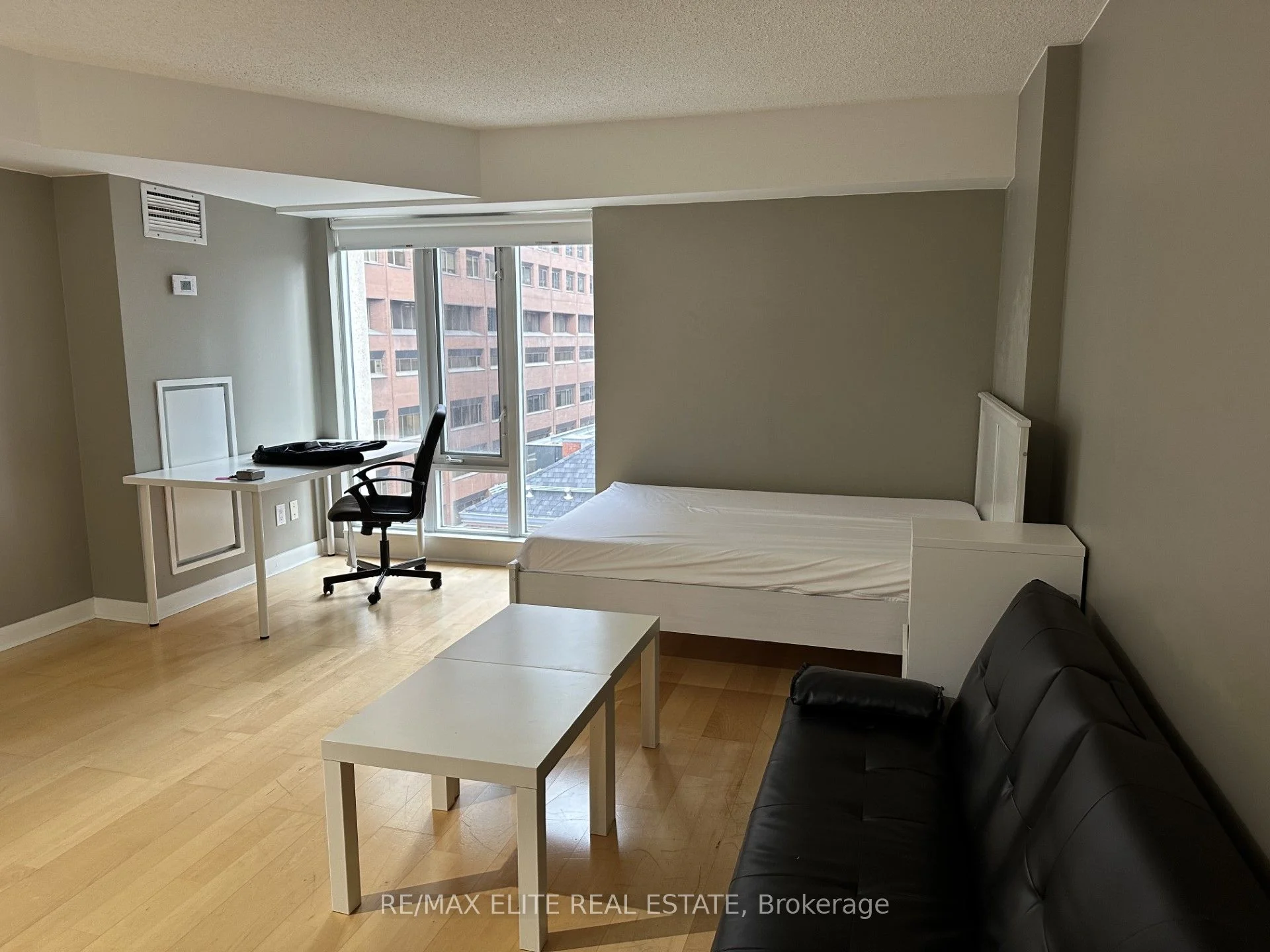210 Victoria Street 716, Toronto C08, On M5b 2r3