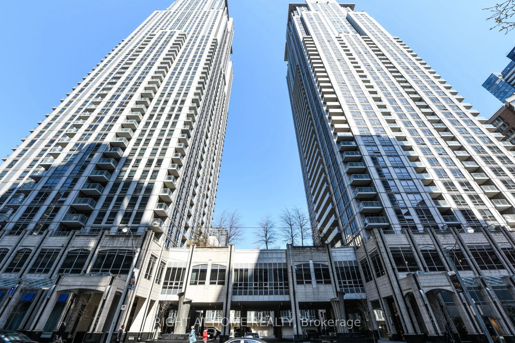 761 Bay Street 2512, Toronto C01, On M5g 2r2