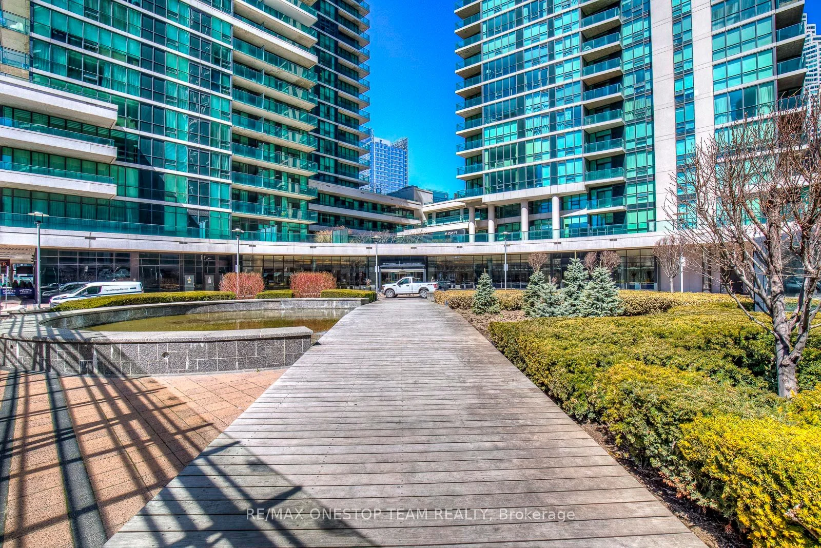 33 Bay Street 2109, Toronto C01, ON M5J 2Z3