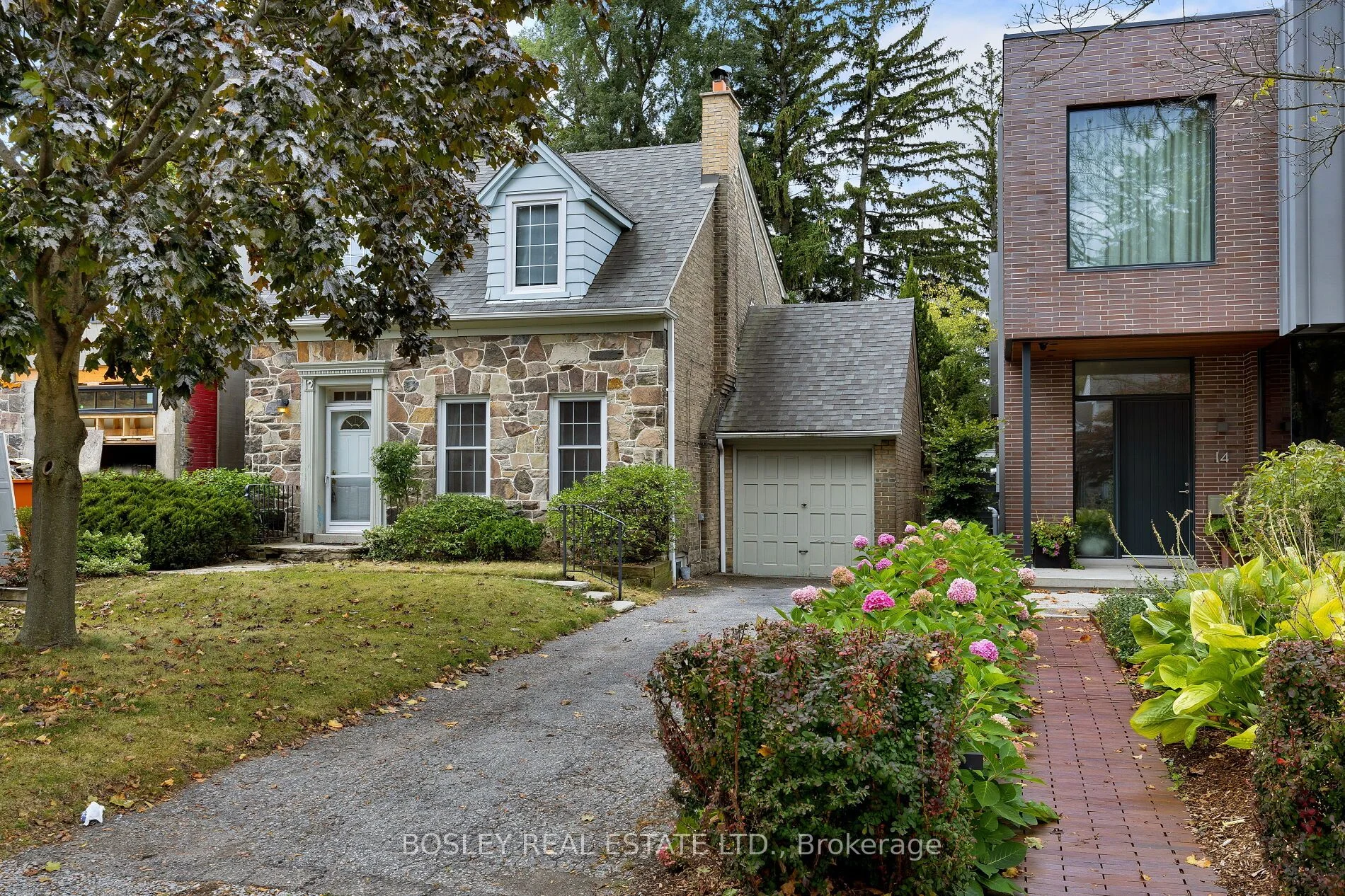 12 Southlea Avenue, Toronto C11, On M4g 3l9