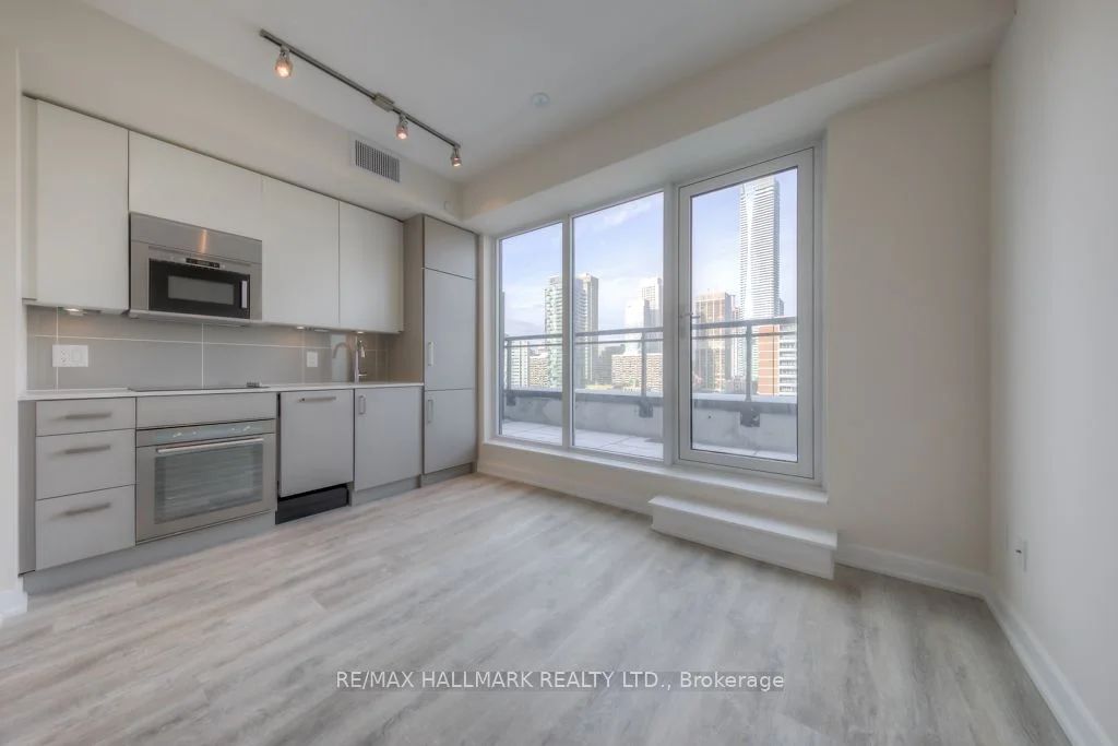 17 Dundonald Street 1503, Toronto C08, ON M4Y 1K3