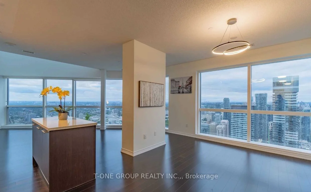 386 Yonge Street 5716, Toronto C01, On M5b 0a5