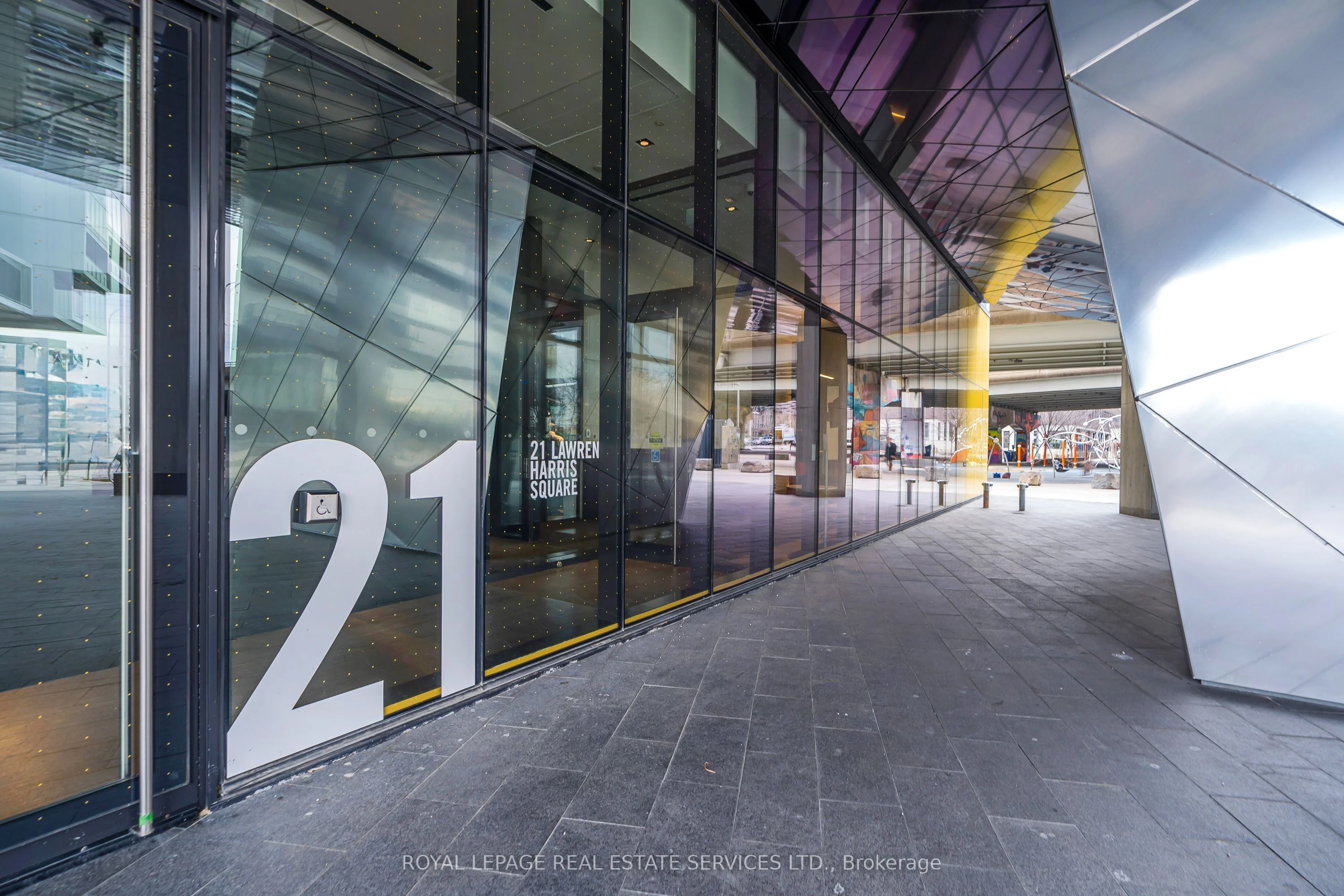 21 Lawren Harris Square 711, Toronto C08, ON M5A 0T4