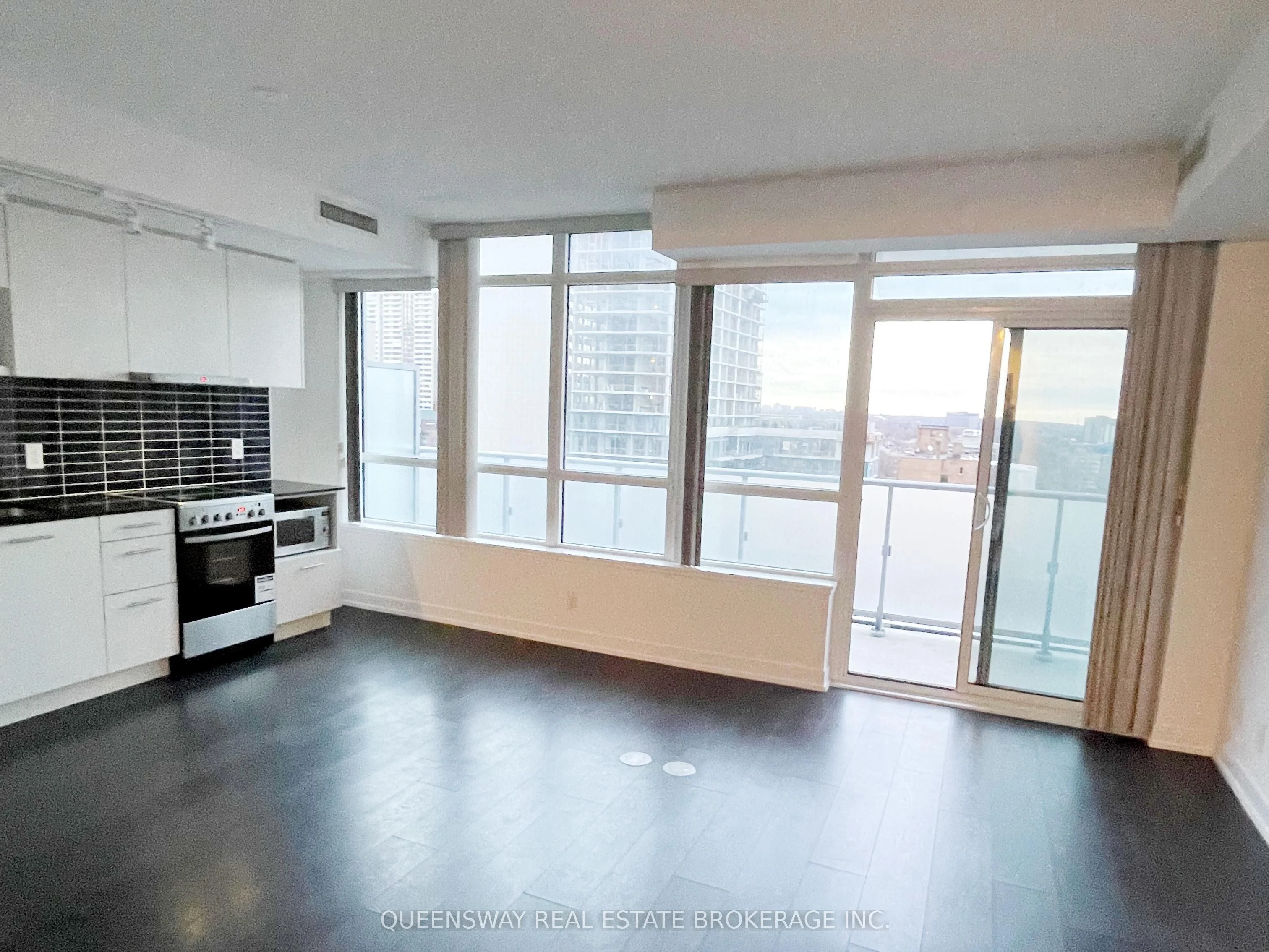 365 Church Street W 1208, Toronto C08, On M5b 1h6