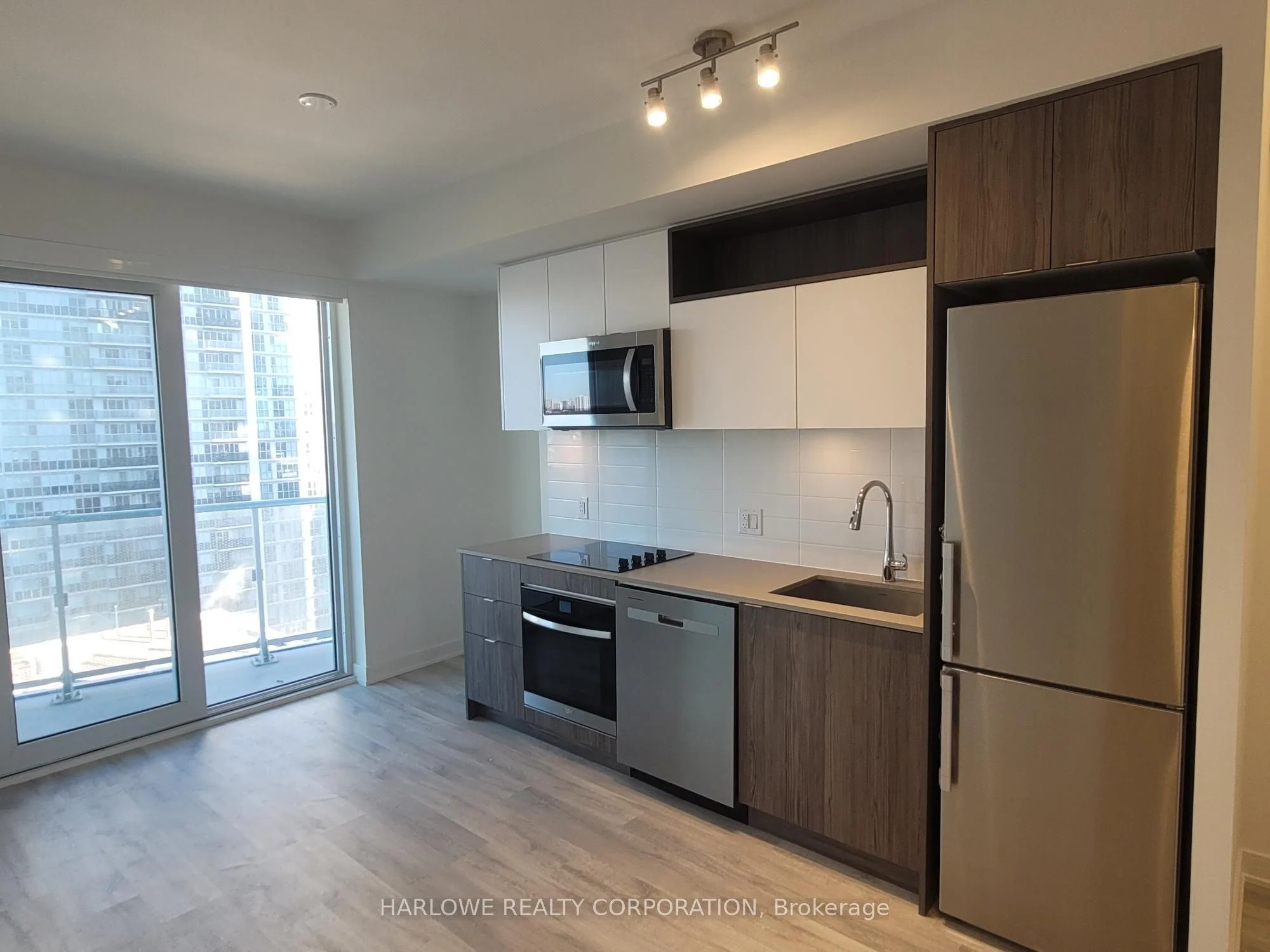 100 Dalhousie Street 1806, Toronto C08, ON M5B 0C7