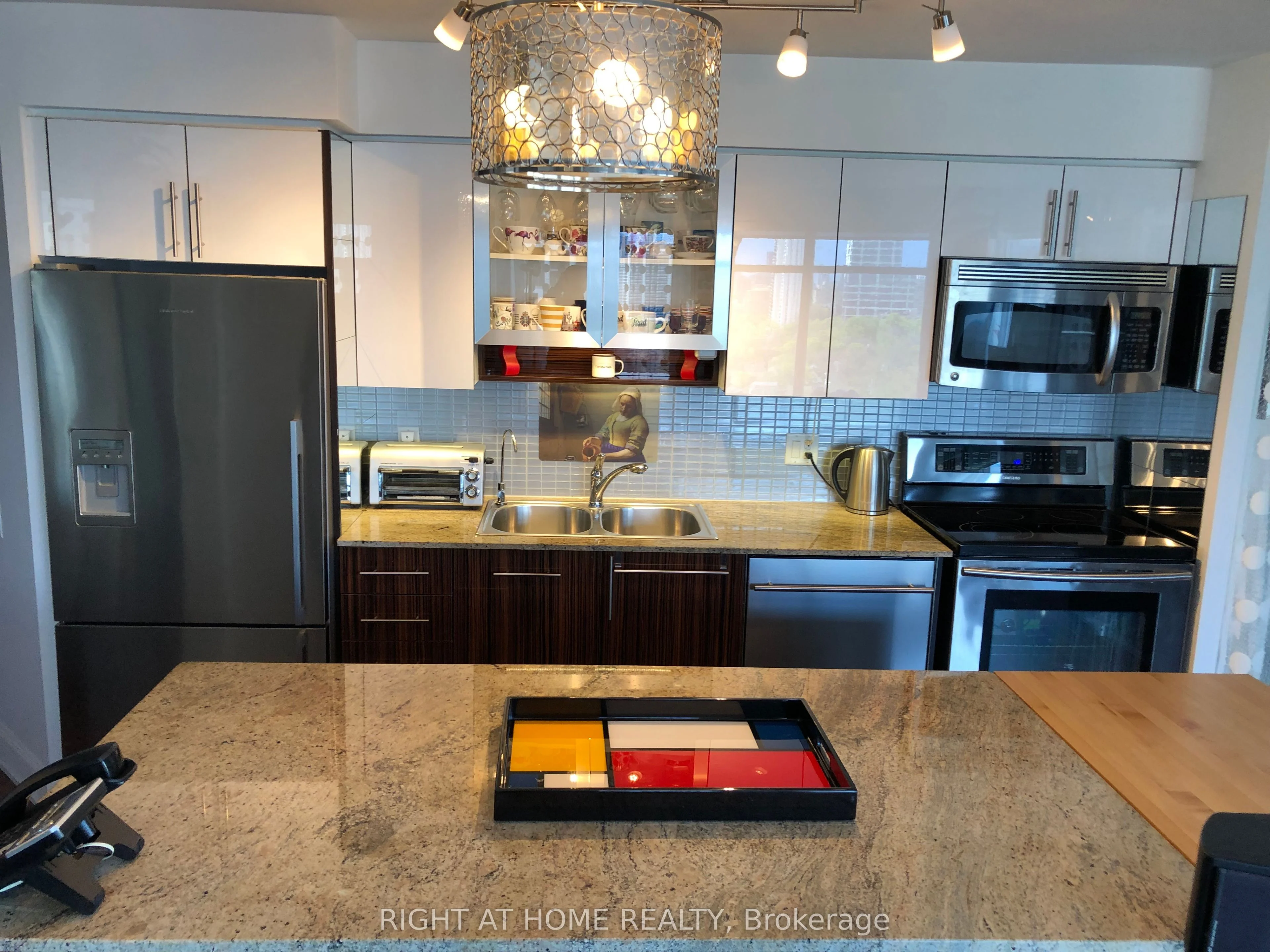 2191 Yonge Street 1802, Toronto C10, On M4s 3h8