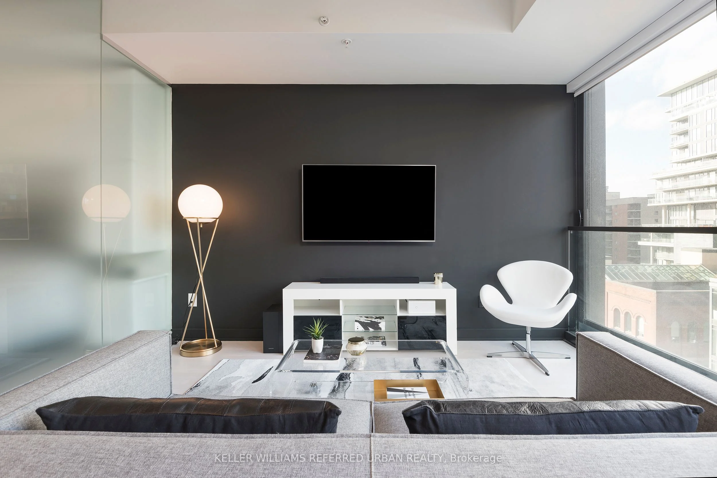 629 King Street W 724, Toronto C01, On M5v 0g9