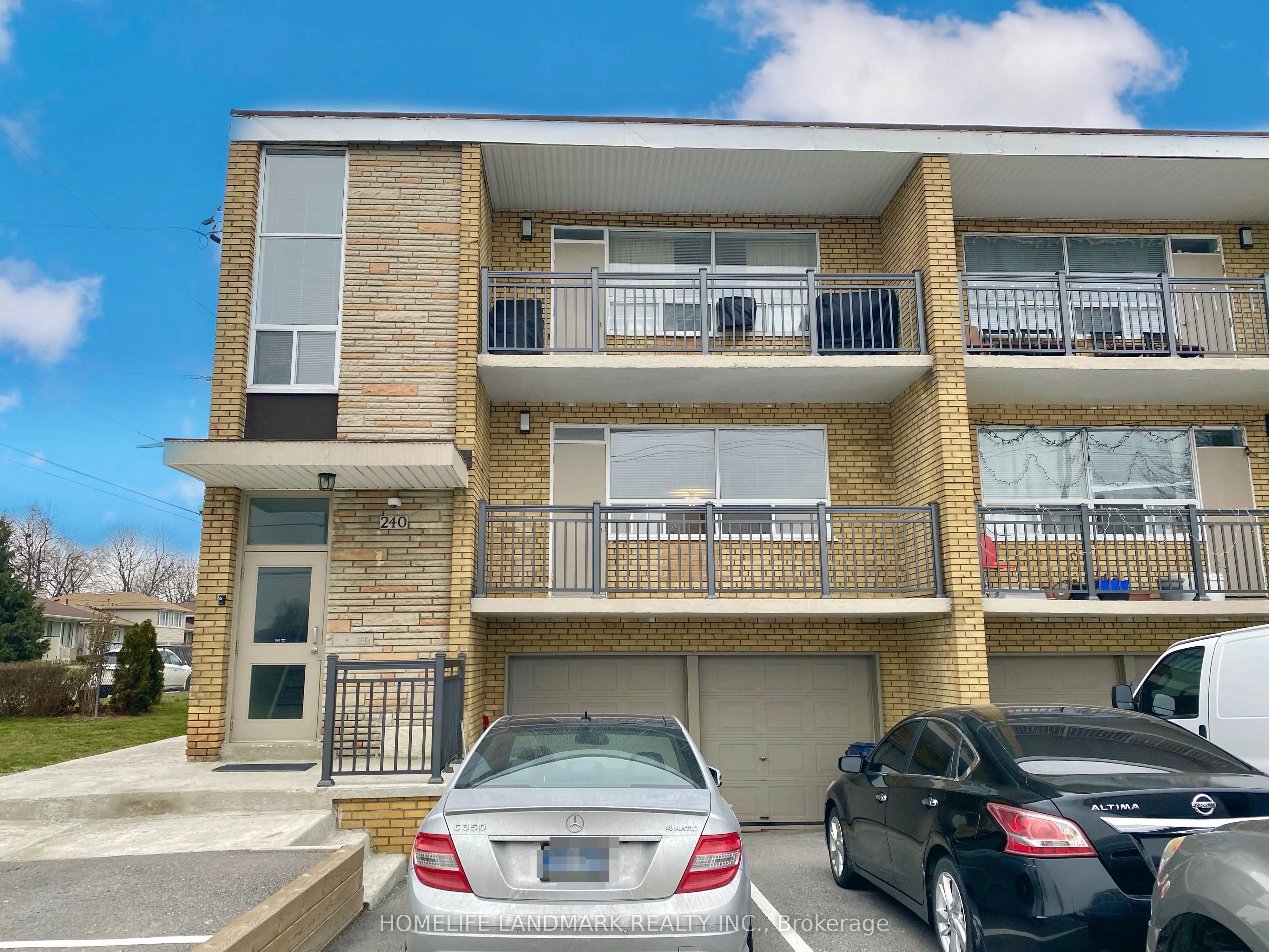240 Wilmington Avenue 2, Toronto C06, ON M3H 5K3