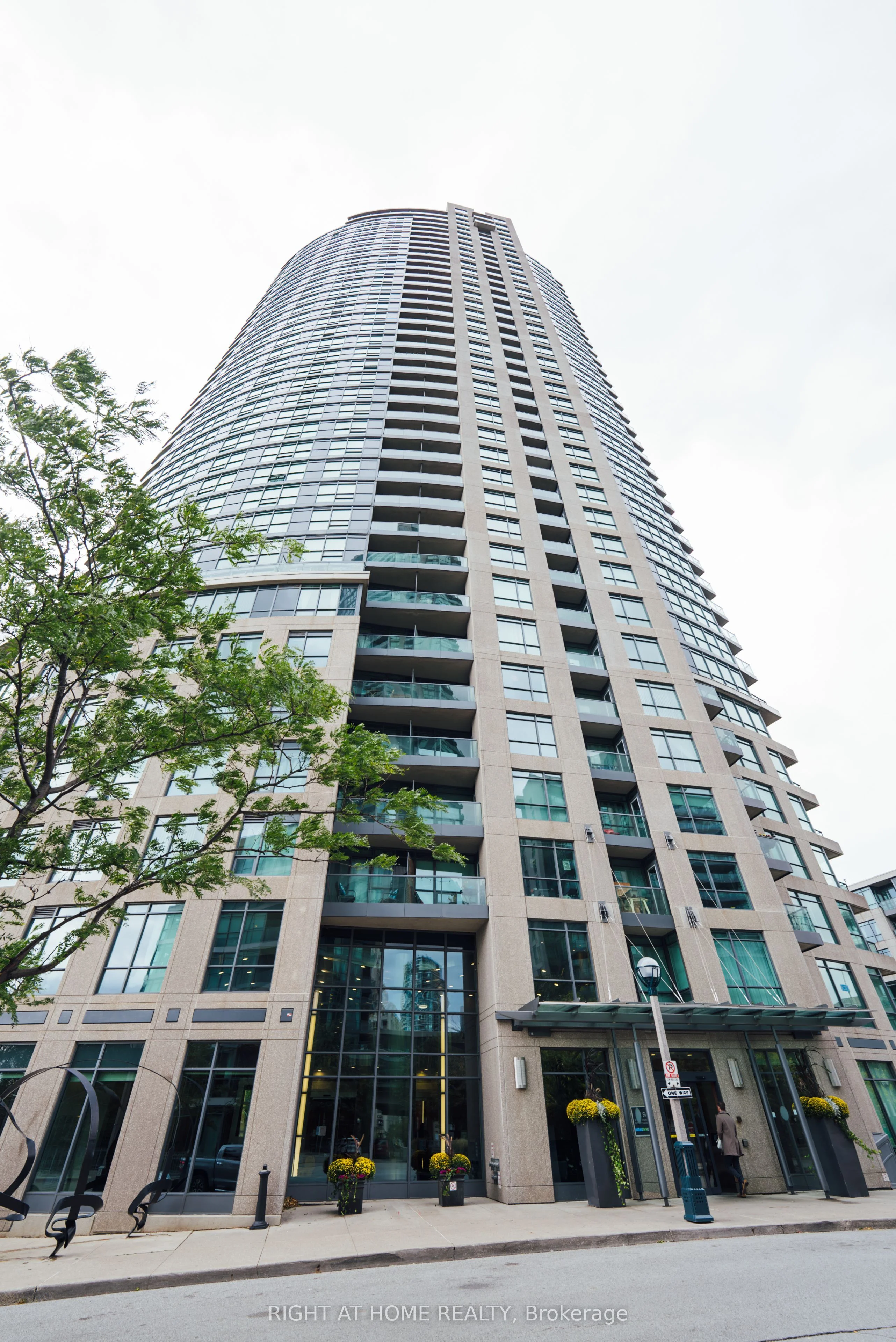 219 Fort York Boulevard 1001, Toronto C01, ON M5V 1B1