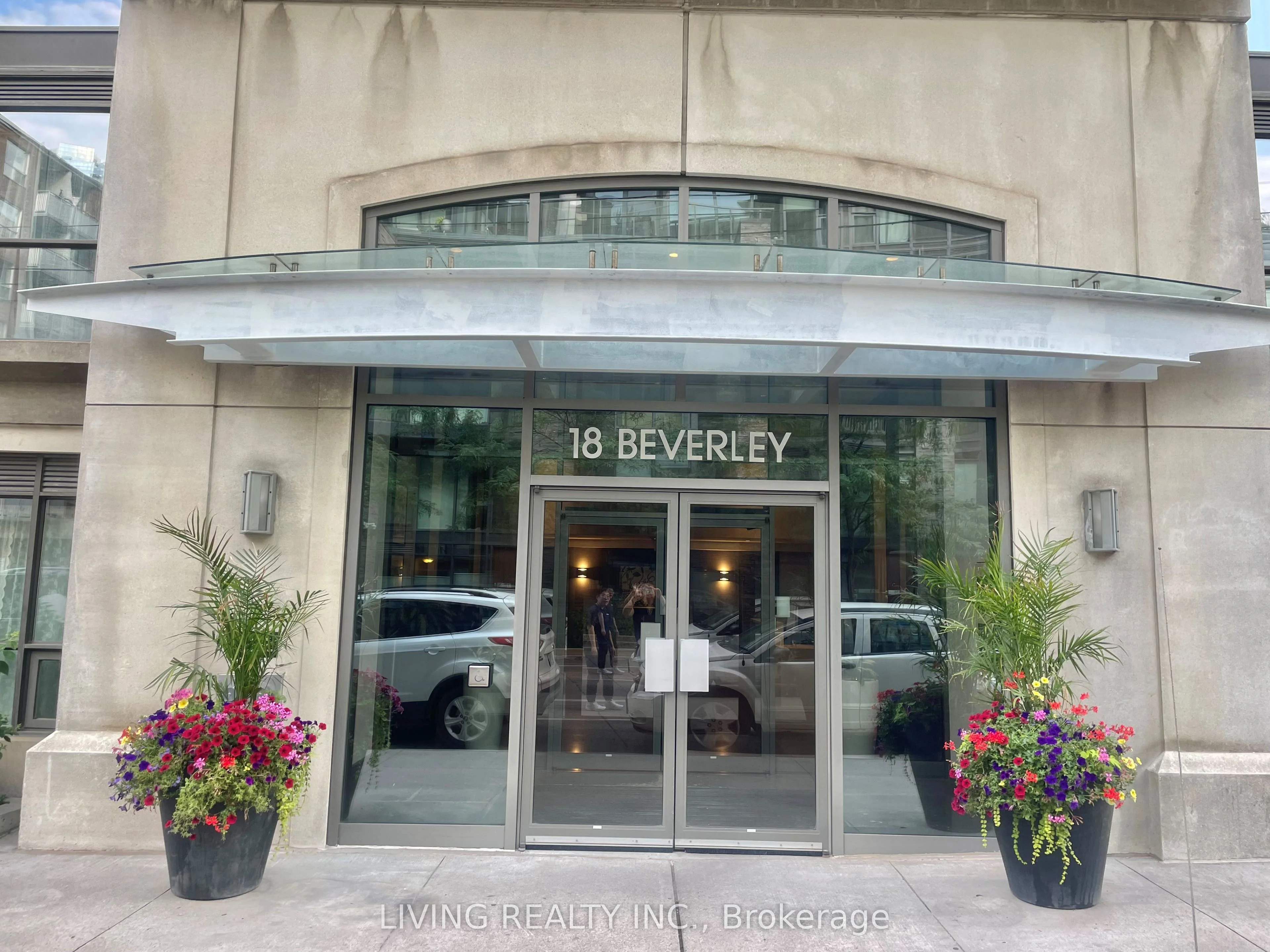 18 Beverley Street 315B, Toronto C01, ON M5T 3L2
