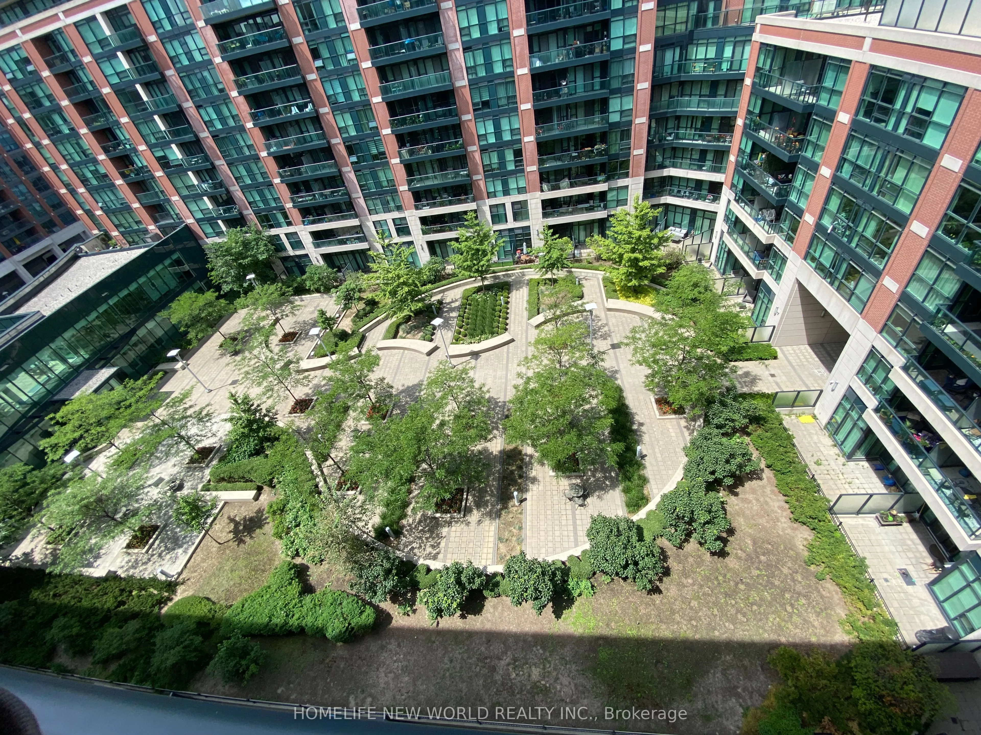 525 Wilson Ave Avenue 814, Toronto C06, ON M3H 0A7