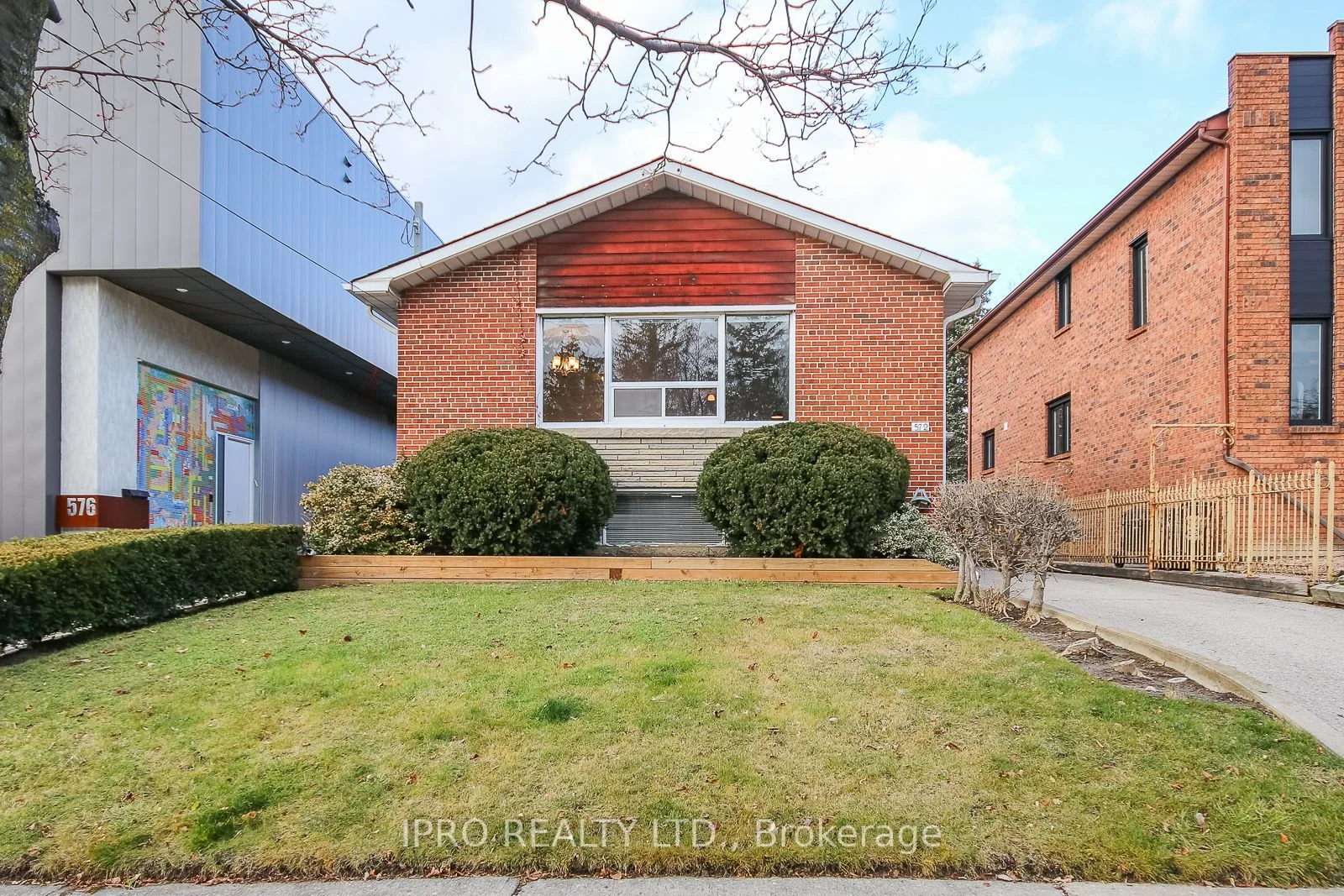 572 Glencairn Avenue, Toronto C04, On M6b 1z4