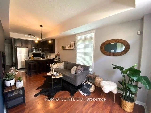 78 Carr Street W 19, Toronto C01, On M5t 1b7