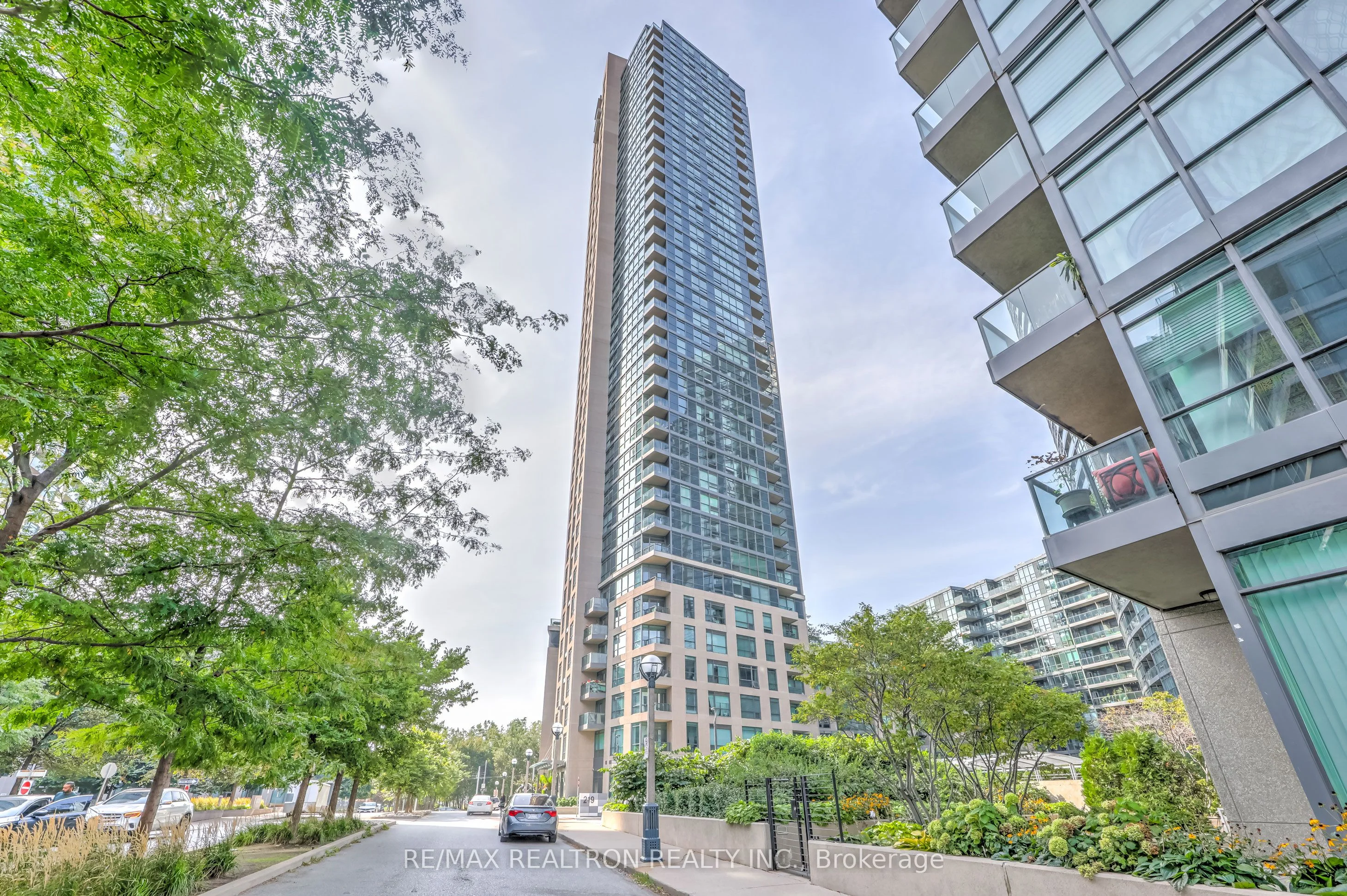 219 Fort York Boulevard 302, Toronto C01, On M5v 1b1