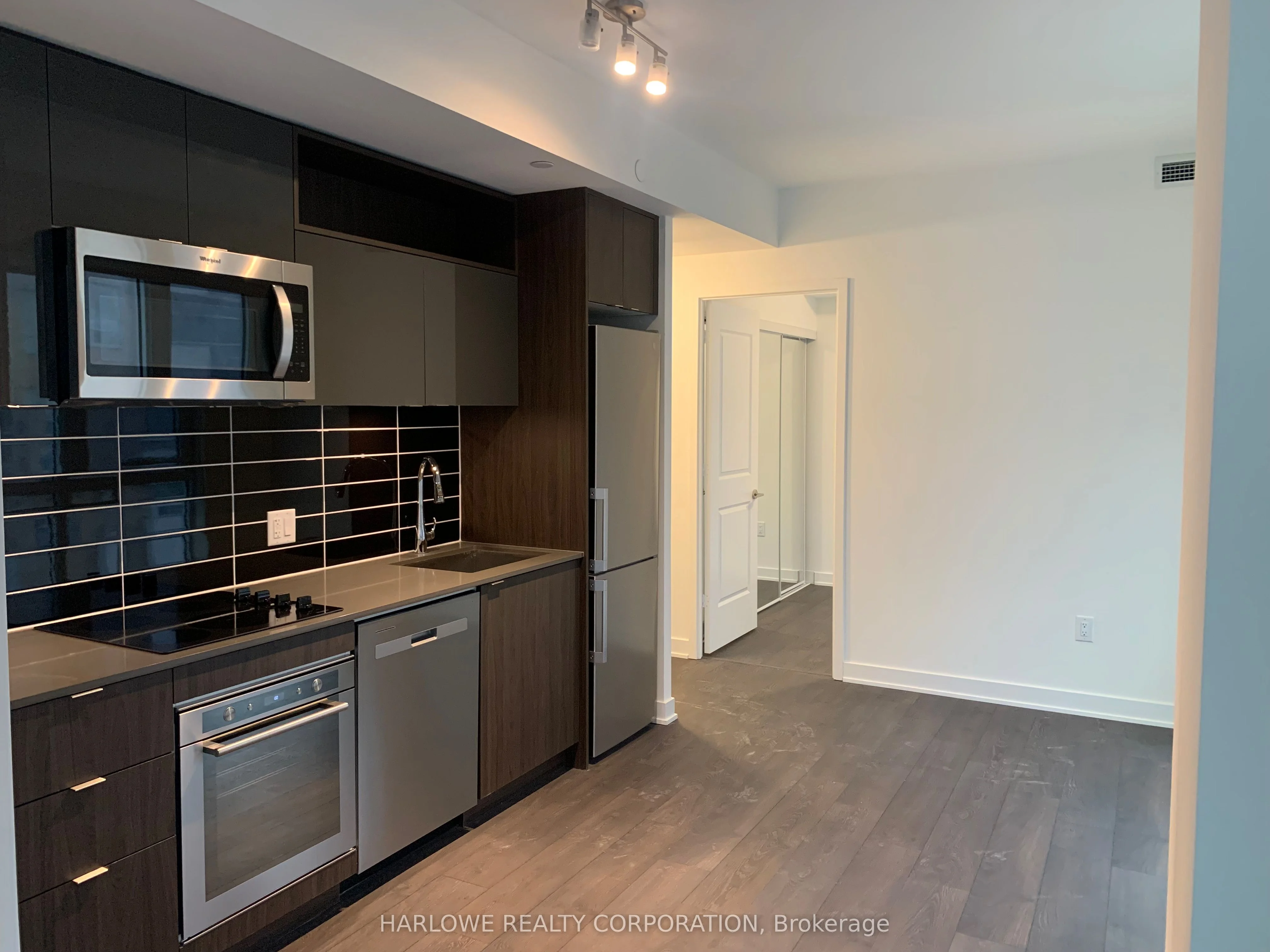100 Dalhousie Street 607, Toronto C08, On M5b 0c7
