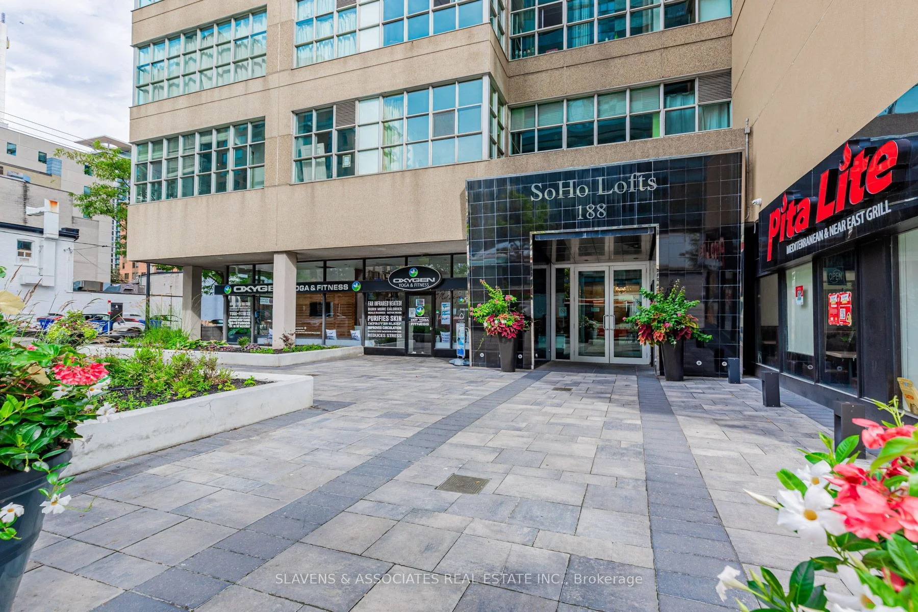 188 Eglinton Avenue E 407, Toronto C10, On M4p 2x7