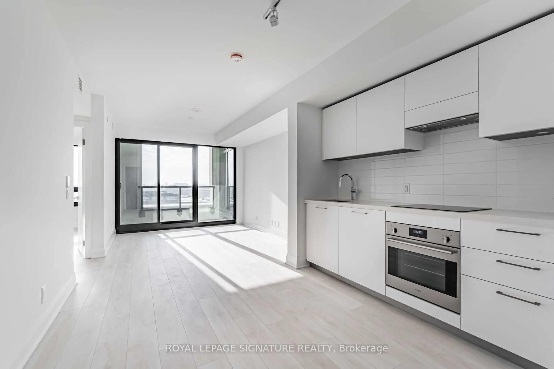 33 Frederick Todd Way 307, Toronto C11, On M4g 0c9