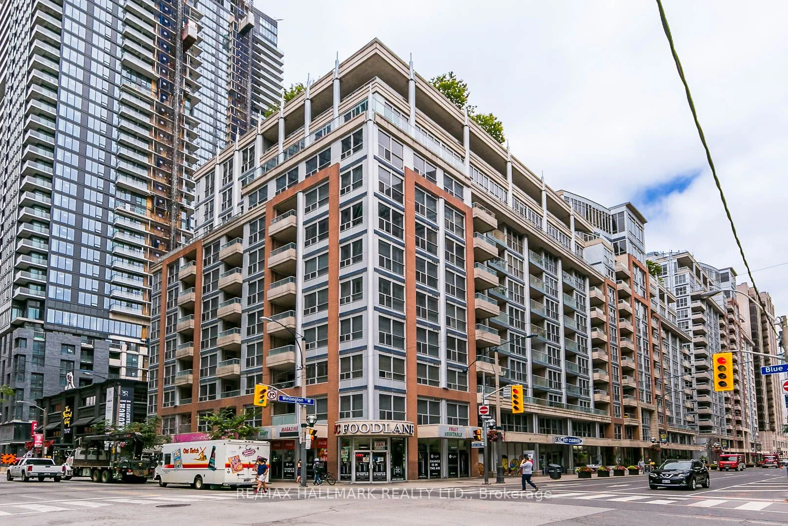 270 Wellington Street W 914, Toronto C01, ON M5V 3P5