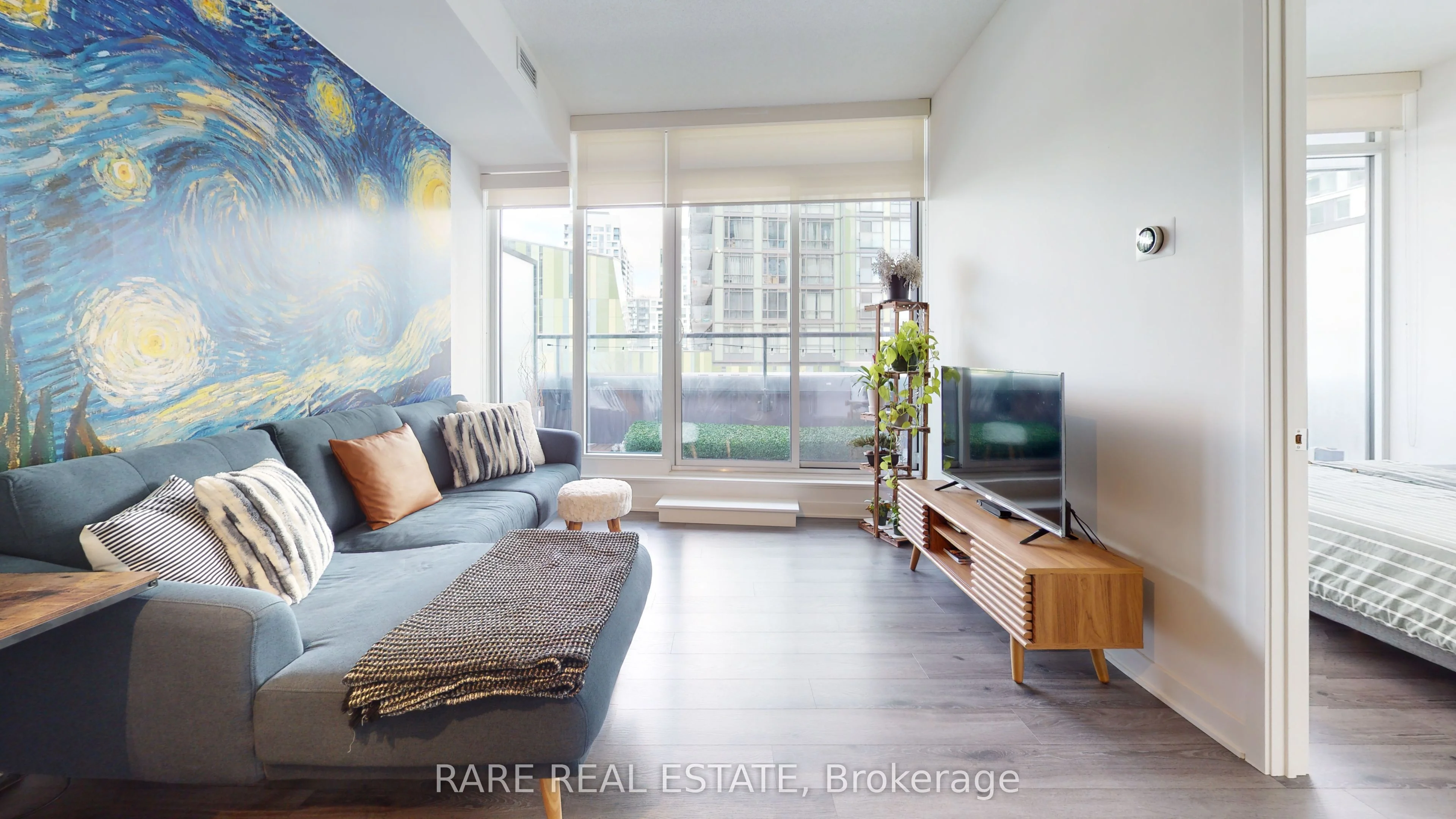 90 Queens Wharf Road 215, Toronto C01, ON M5V 0E6