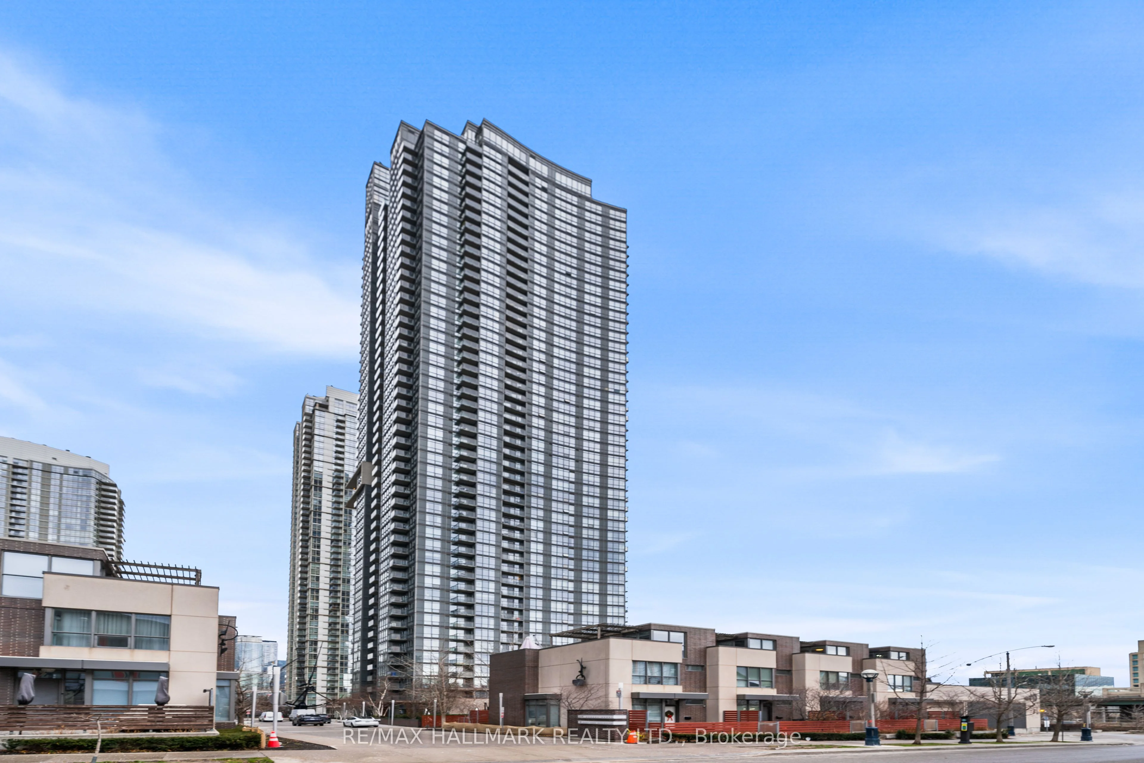 11 Brunel Court 1702, Toronto C01, On M5v 3y3